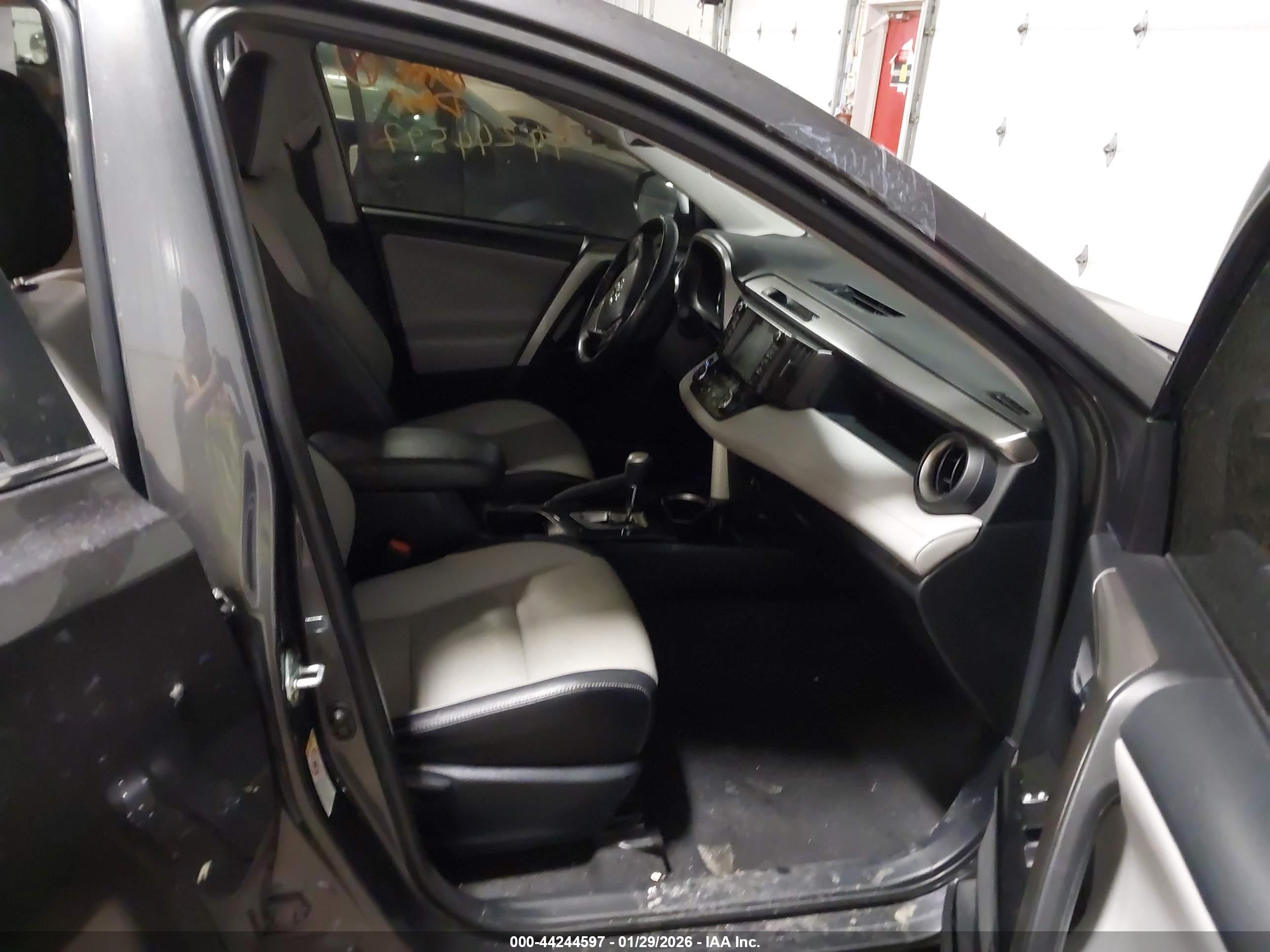 TOYOTA RAV4 image 5