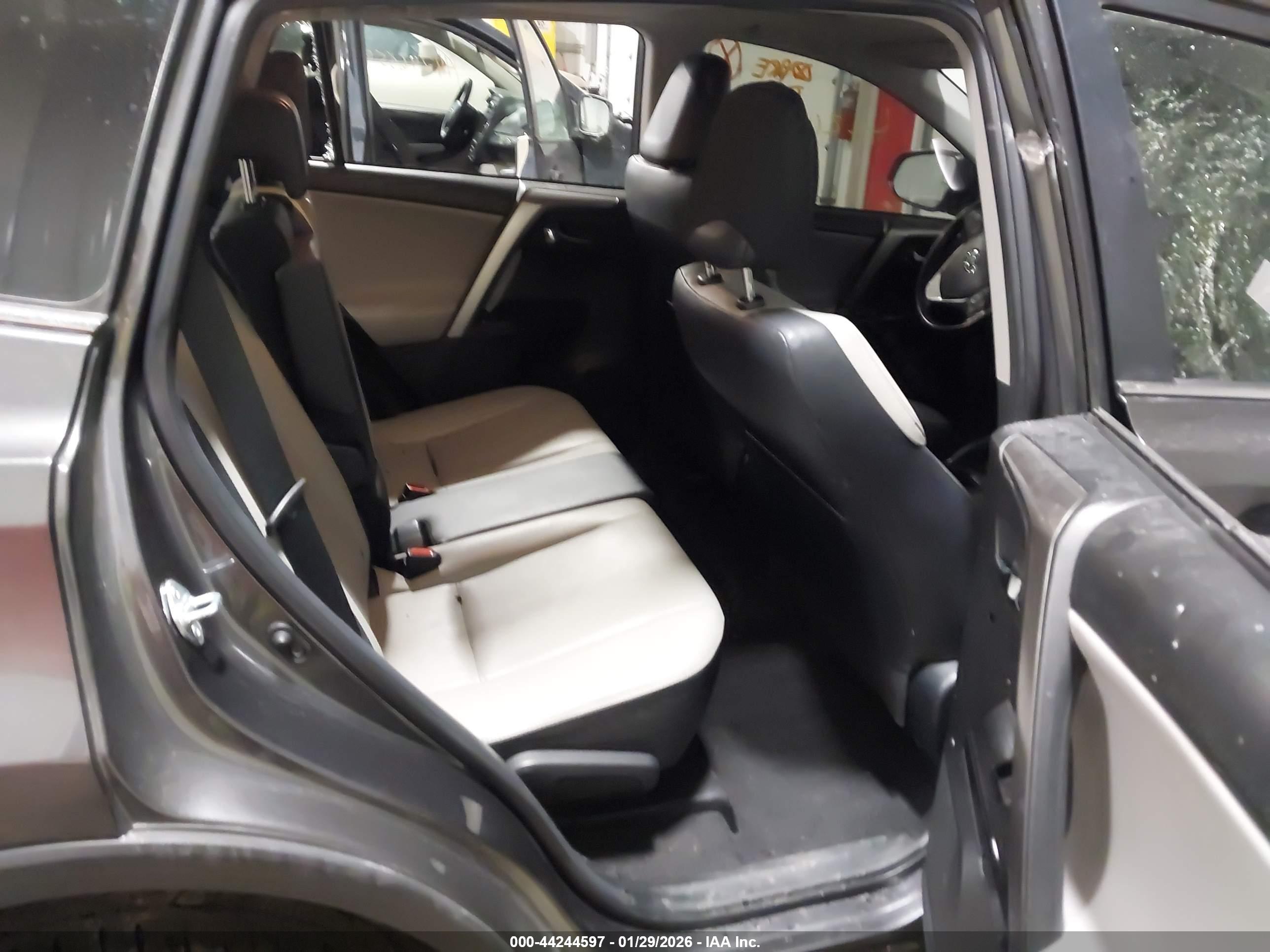TOYOTA RAV4 image 8