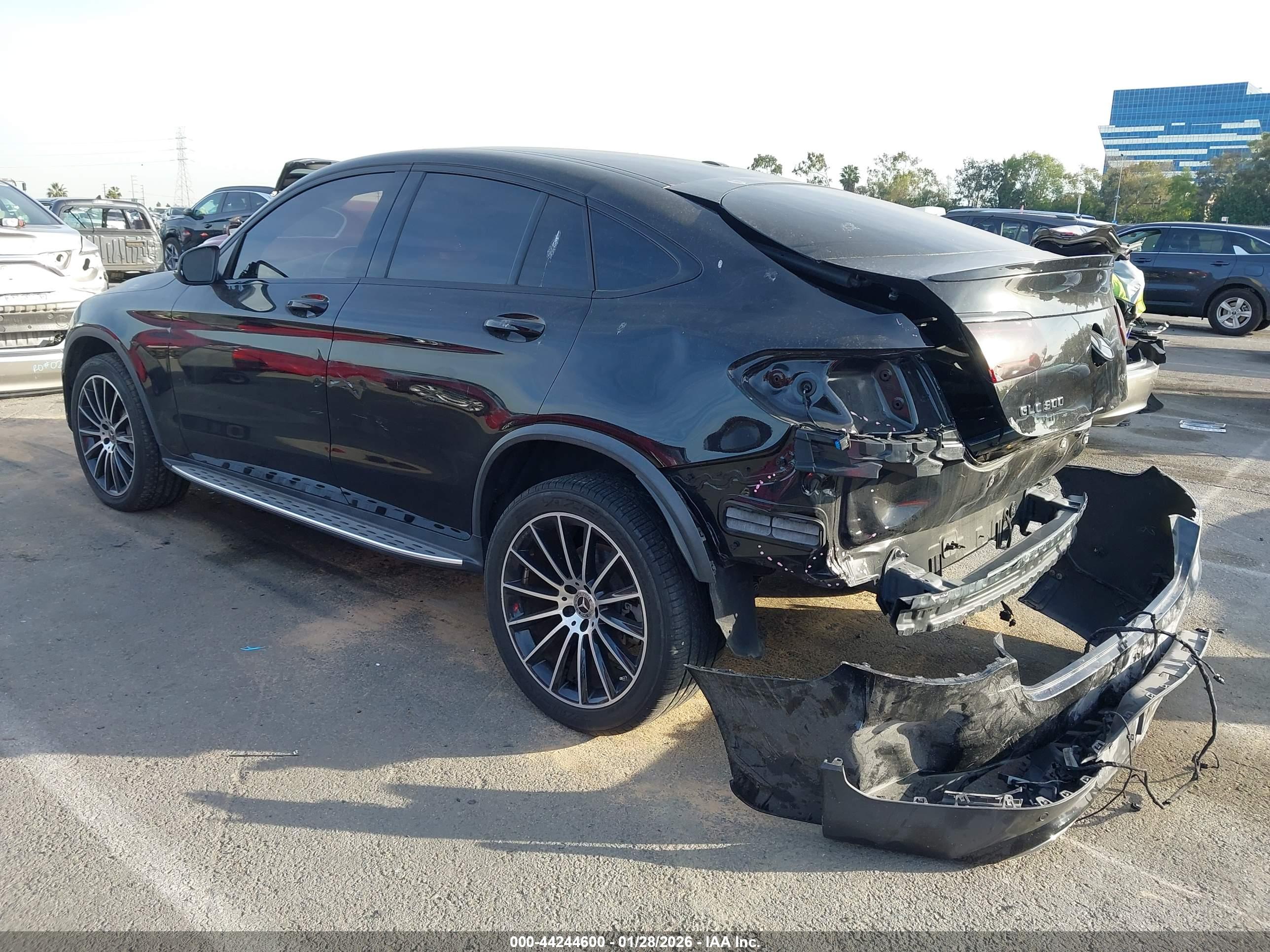 MERCEDES-BENZ GLC image 3