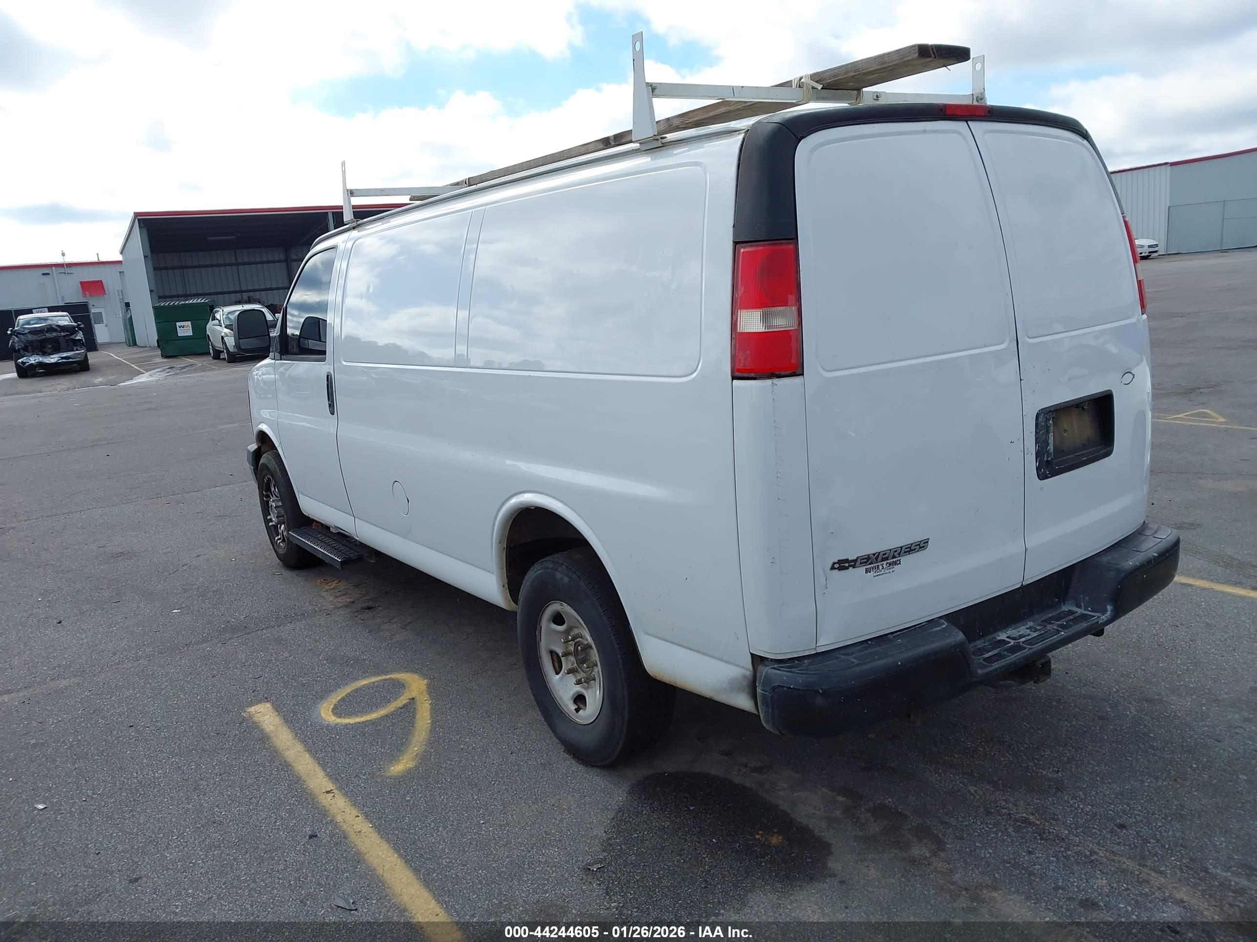 CHEVROLET EXPRESS image 3