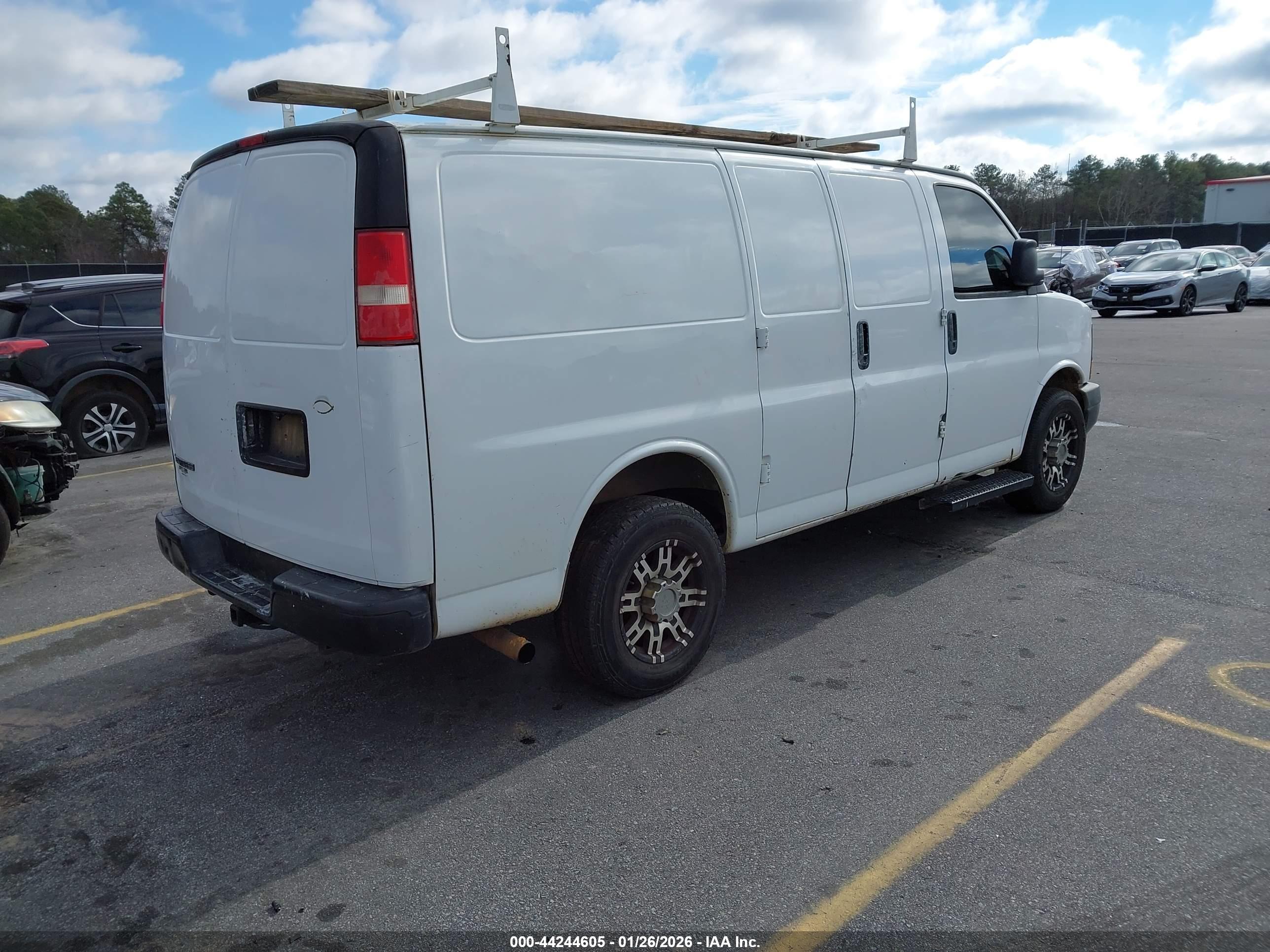 CHEVROLET EXPRESS image 4