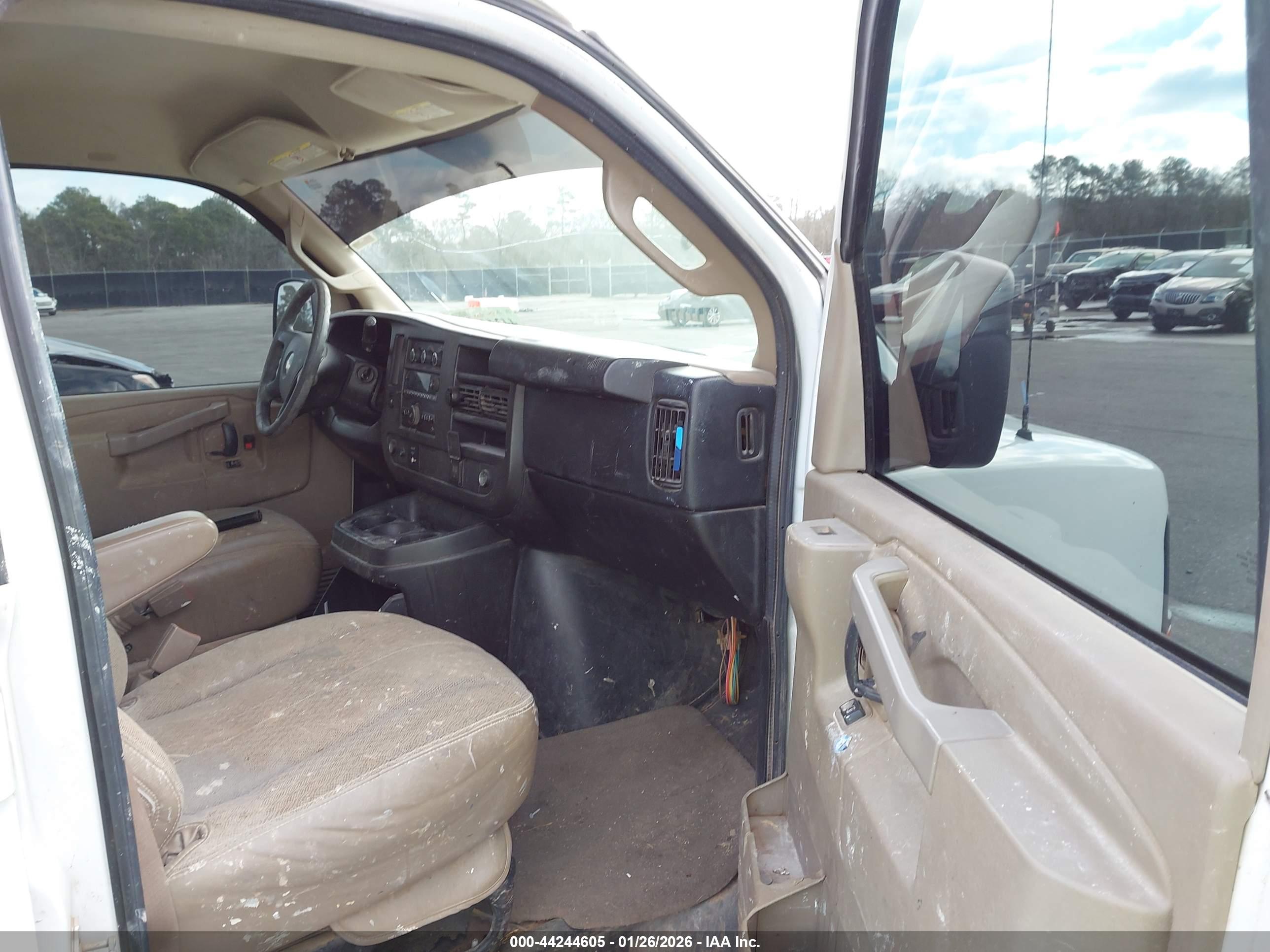 CHEVROLET EXPRESS image 5