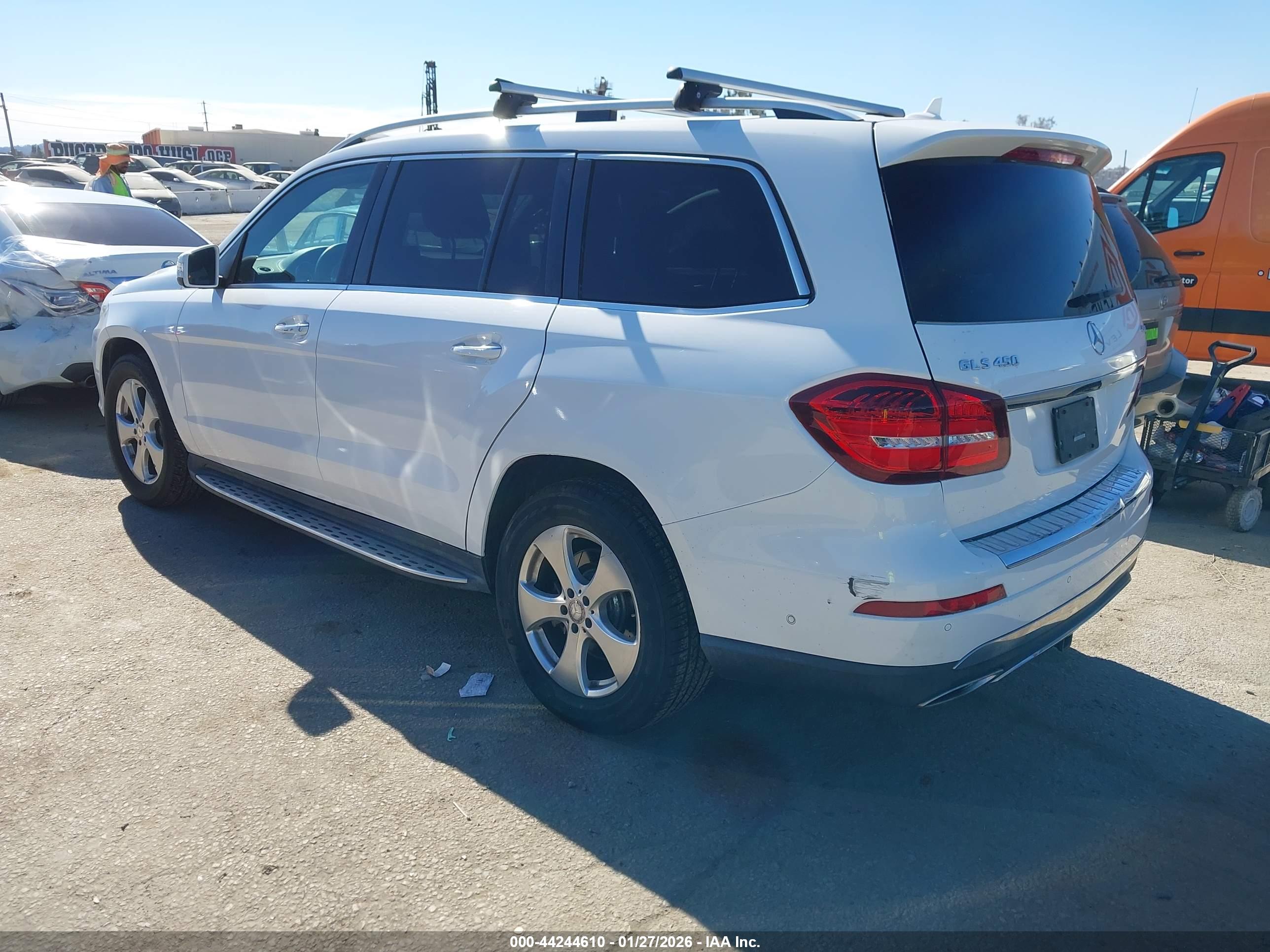 MERCEDES-BENZ GLS image 3