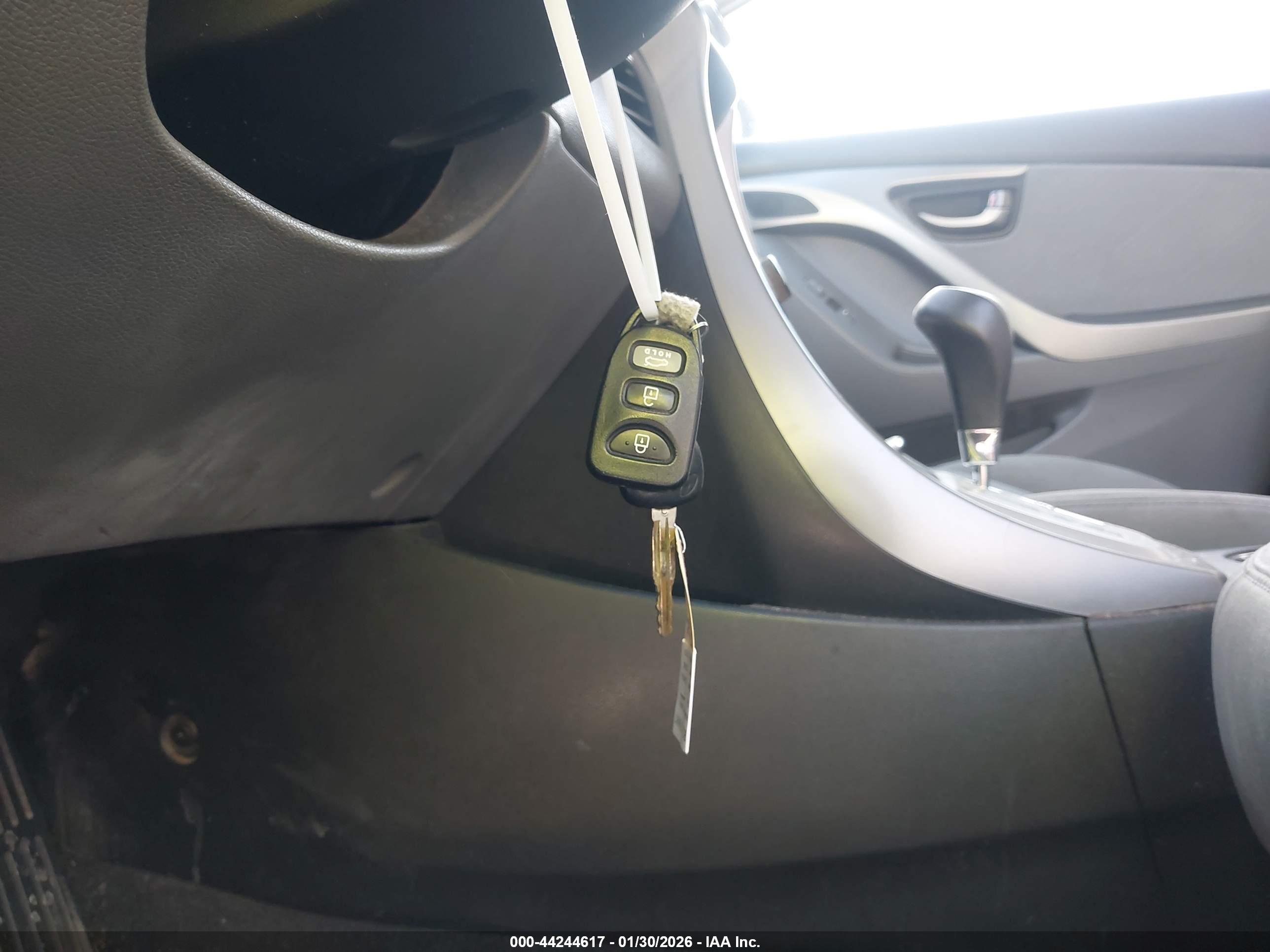 HYUNDAI ELANTRA image 11