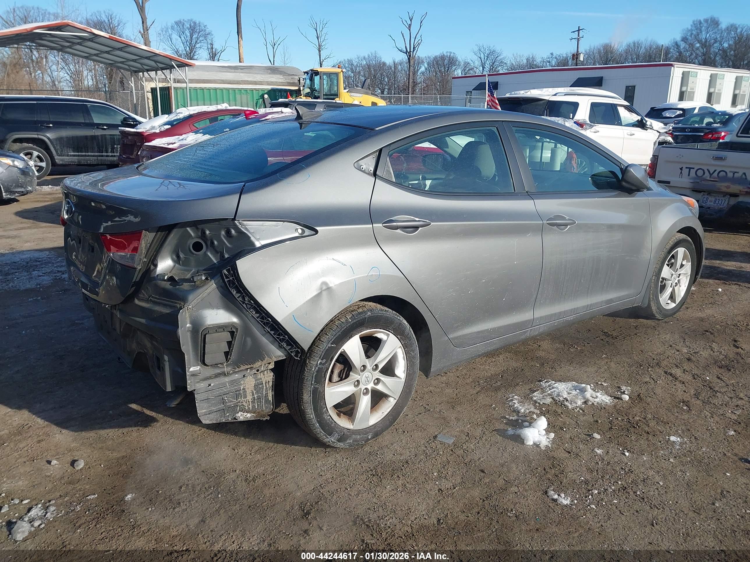 HYUNDAI ELANTRA image 4