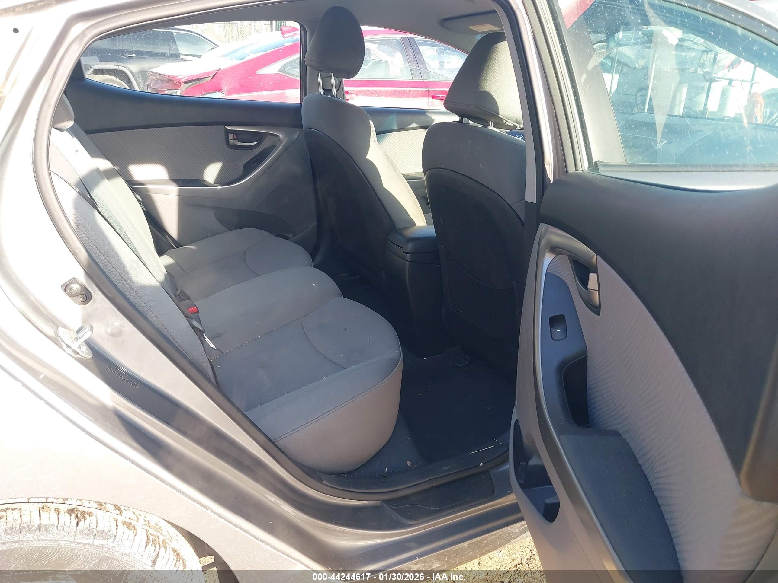 HYUNDAI ELANTRA image 8