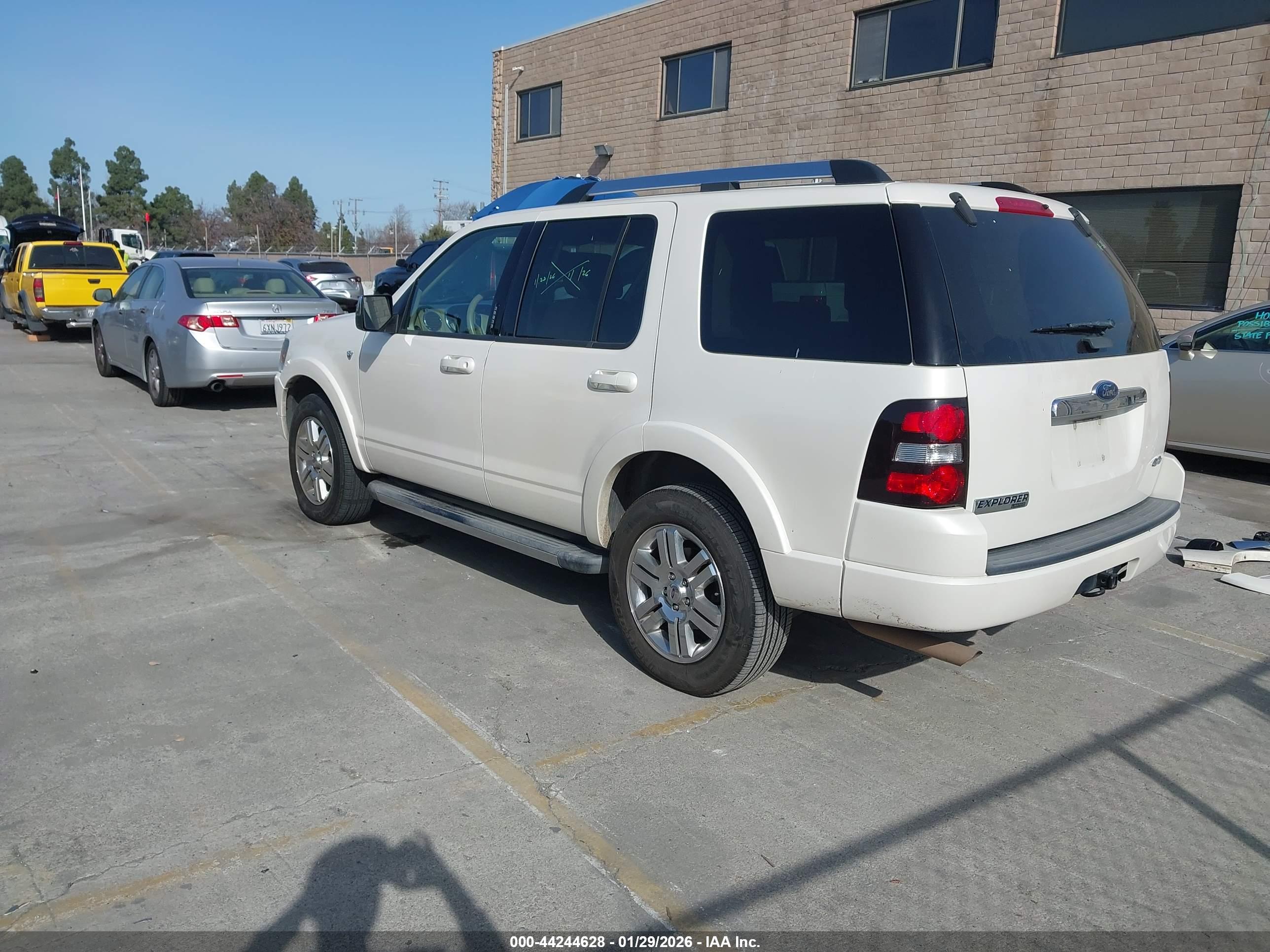 FORD EXPLORER image 3