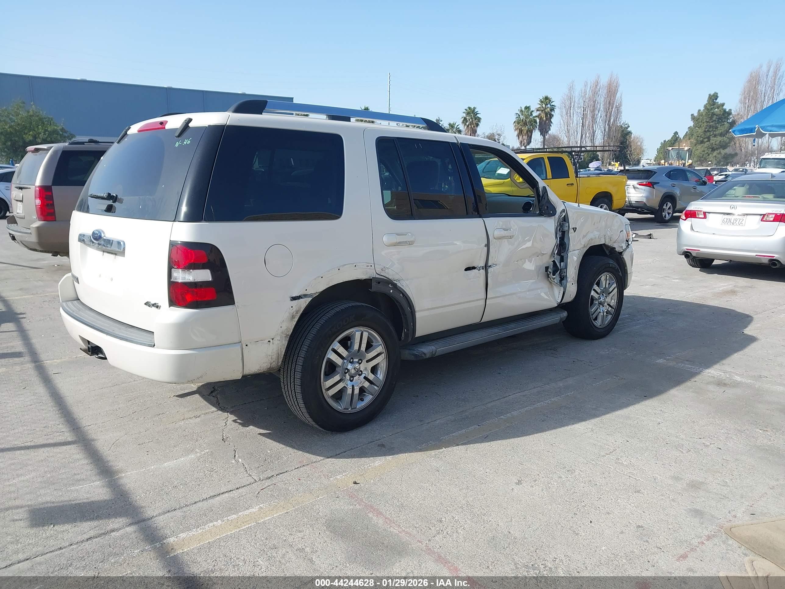 FORD EXPLORER image 4