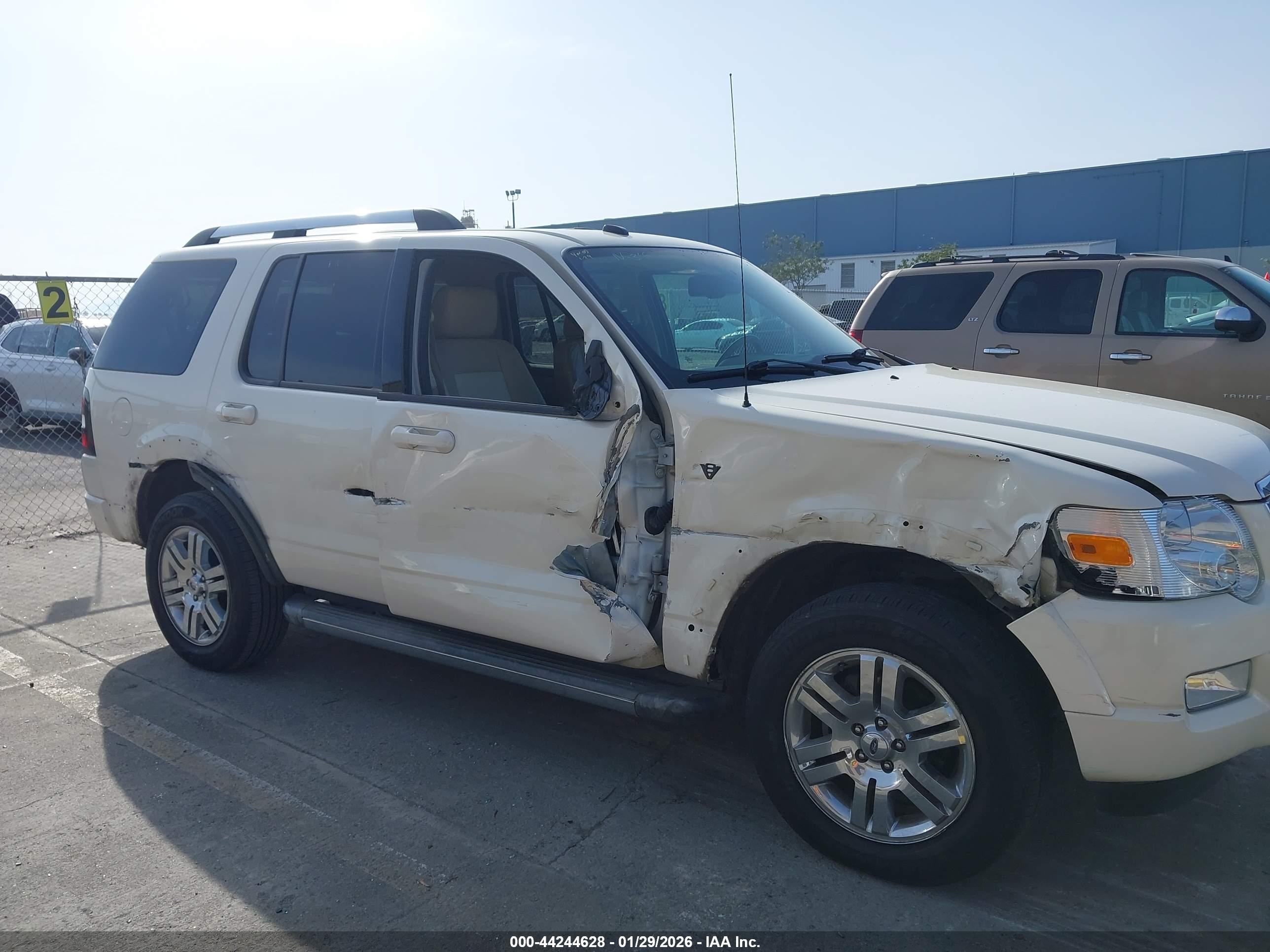 FORD EXPLORER image 6