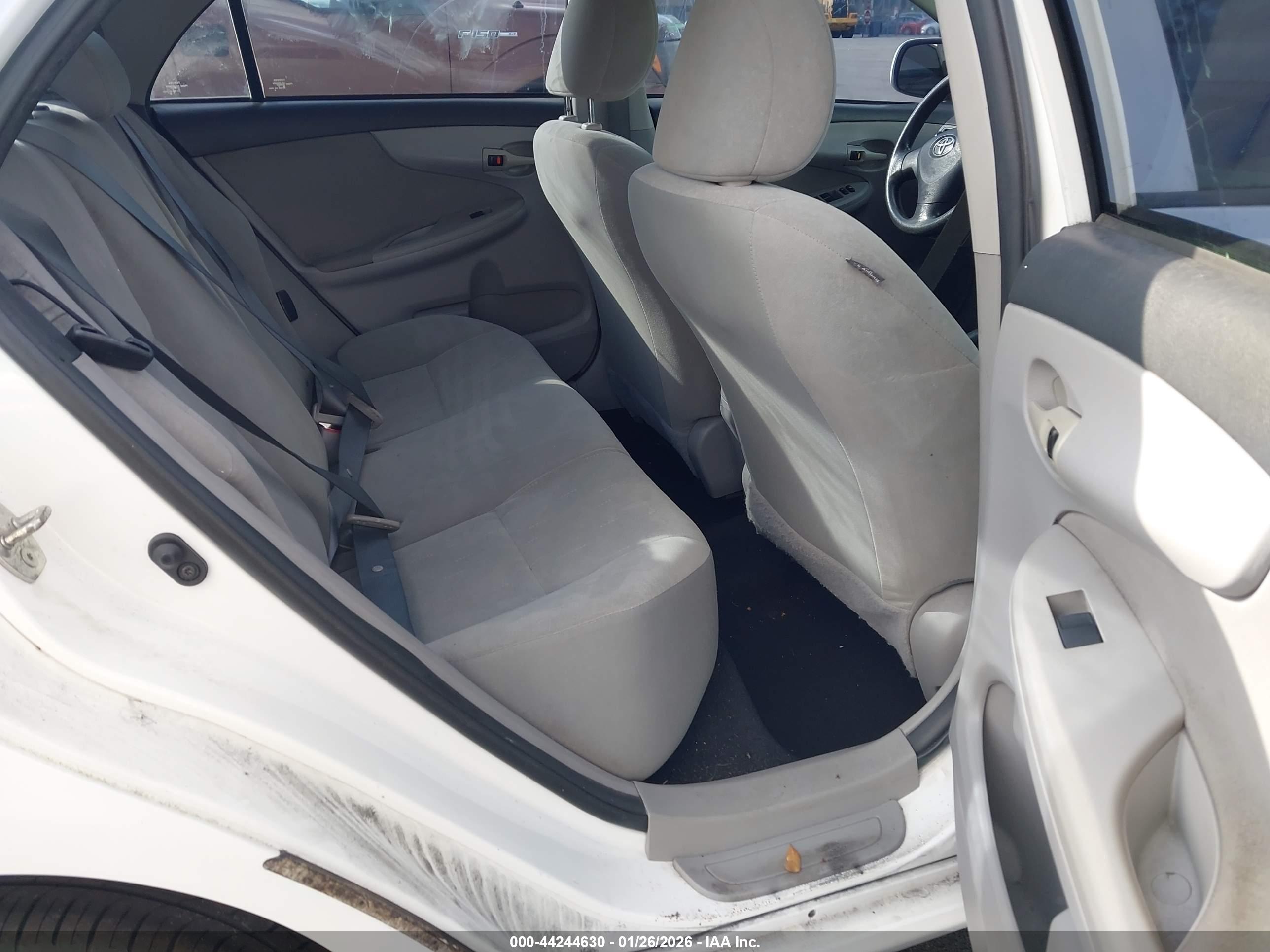 TOYOTA COROLLA image 8
