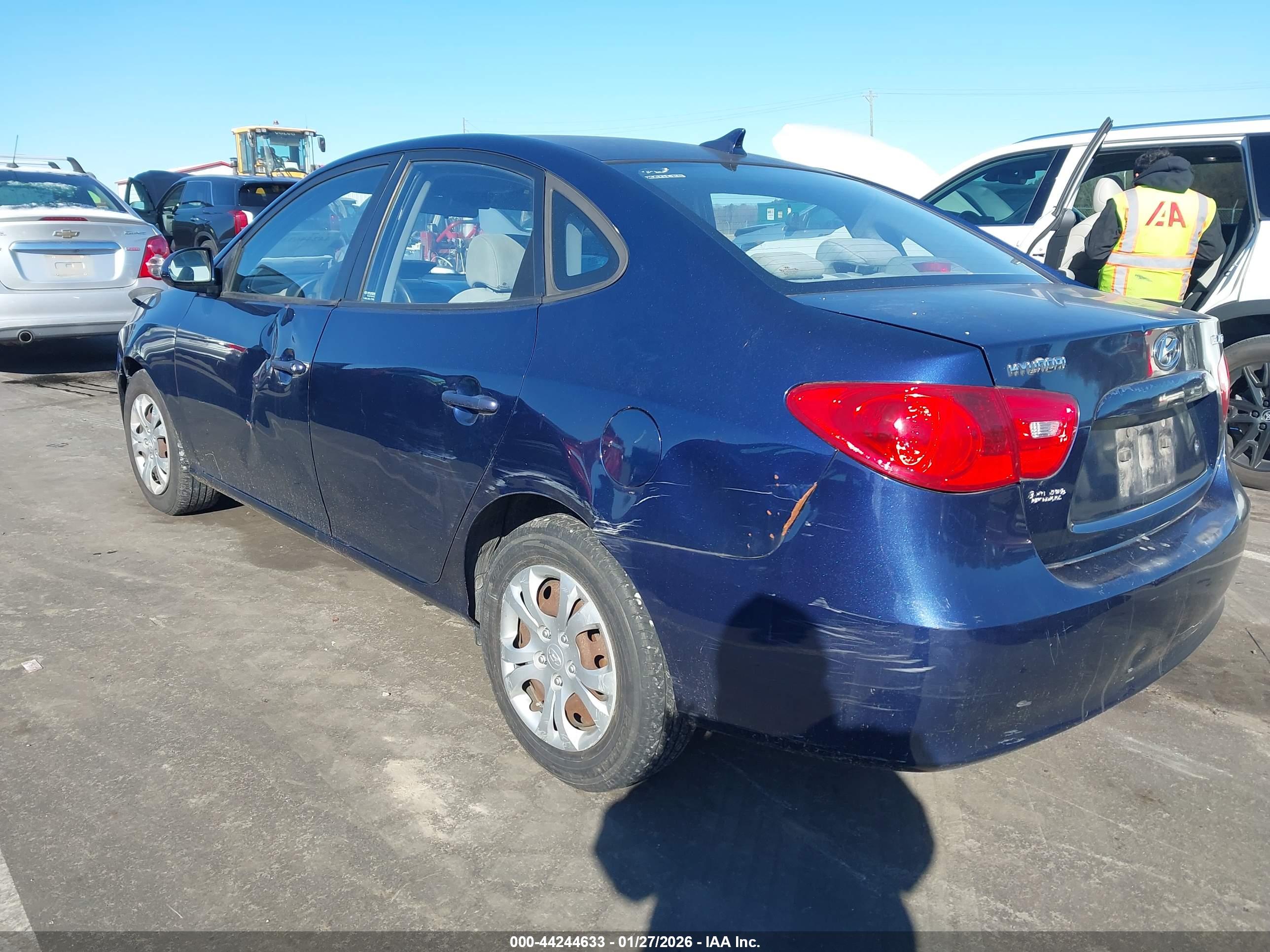 HYUNDAI ELANTRA image 3