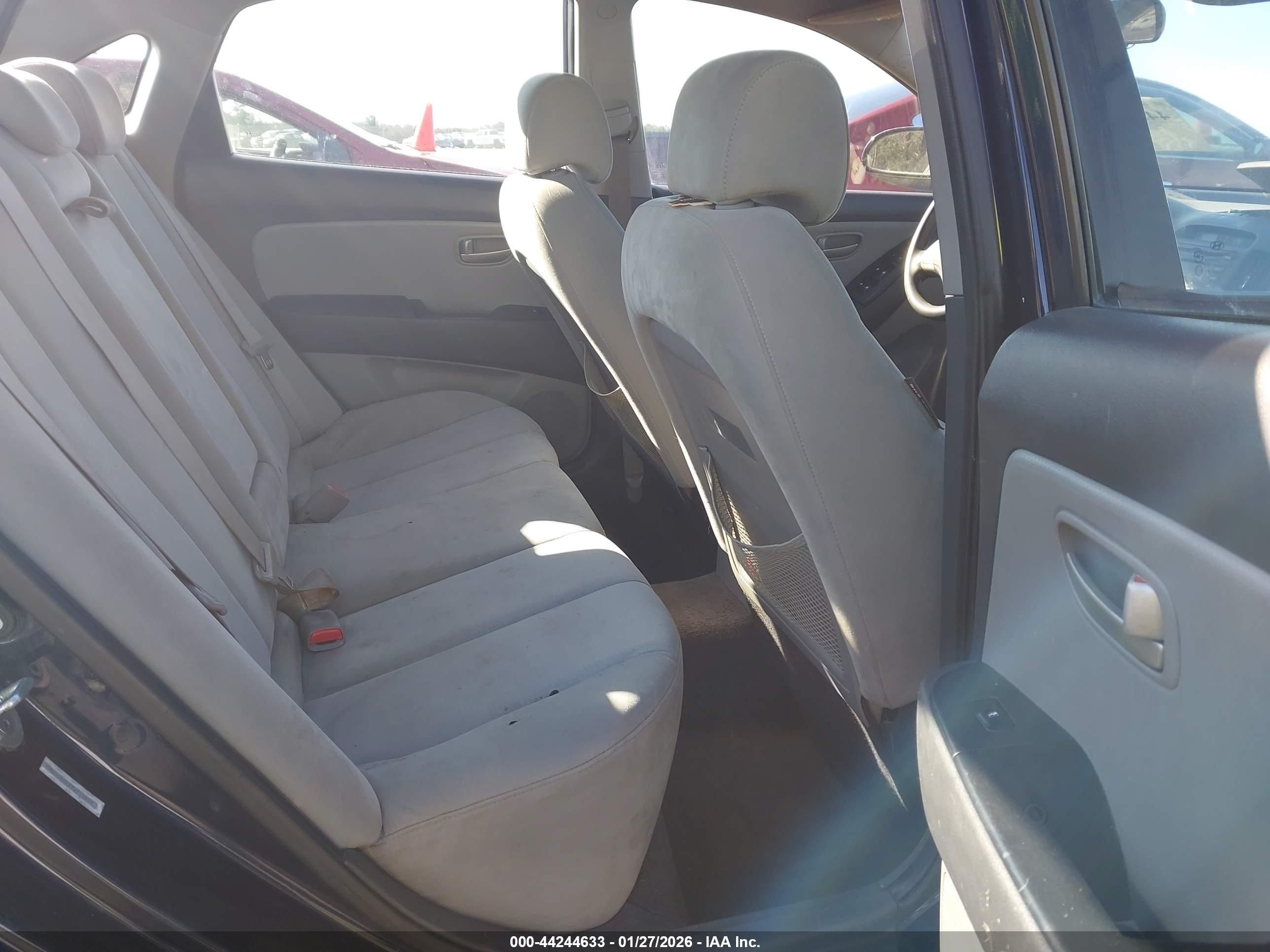 HYUNDAI ELANTRA image 8