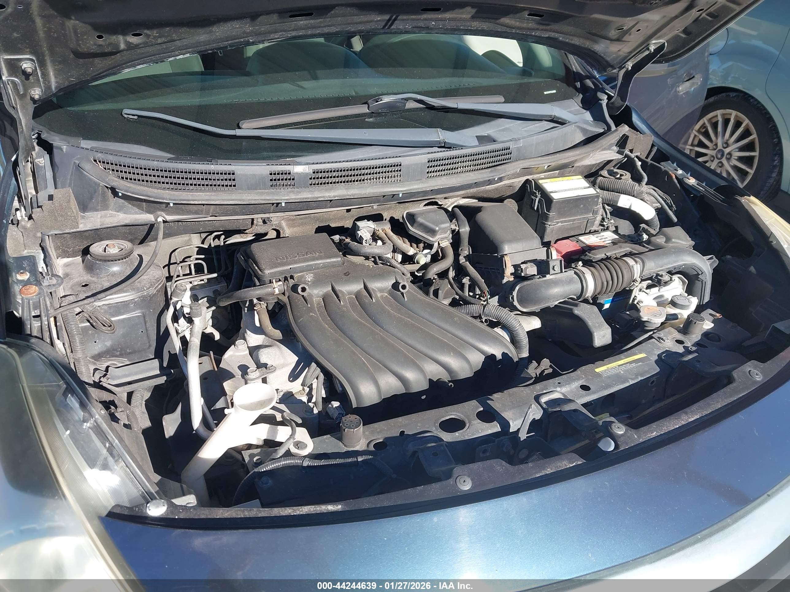 NISSAN VERSA image 10
