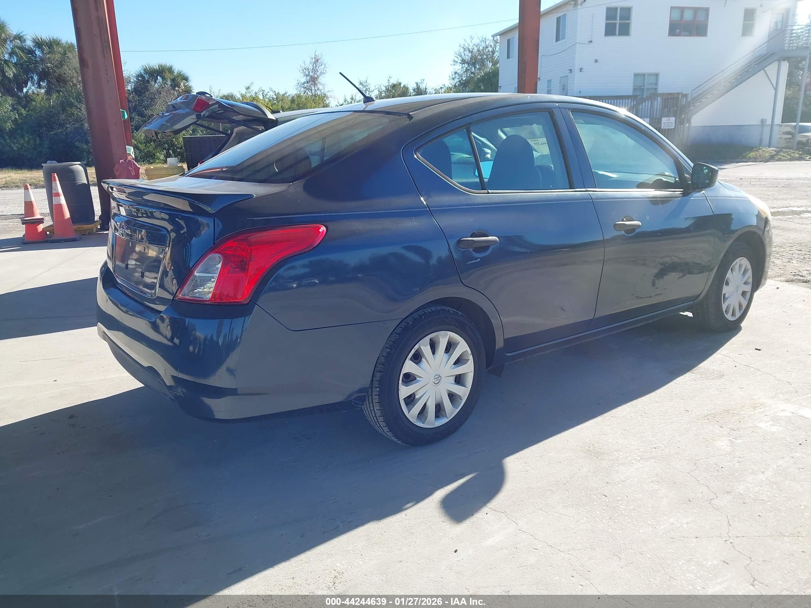 NISSAN VERSA image 4