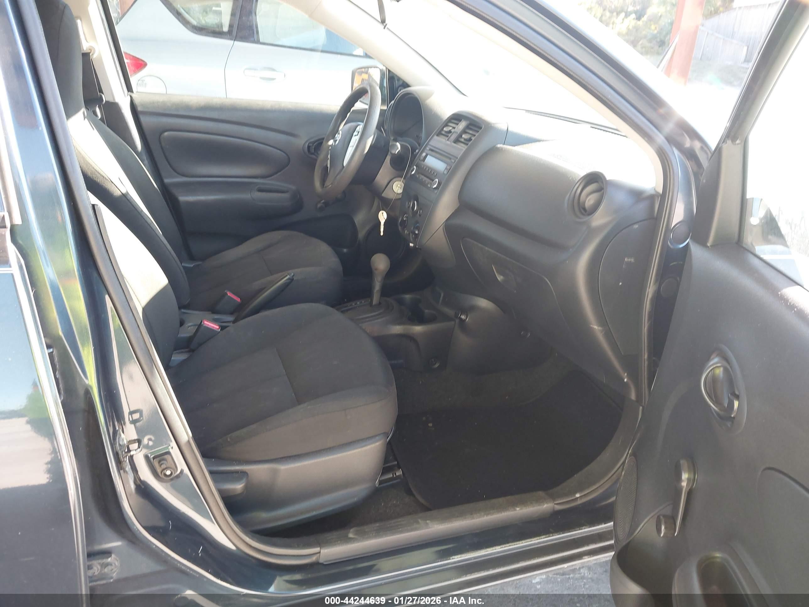 NISSAN VERSA image 5
