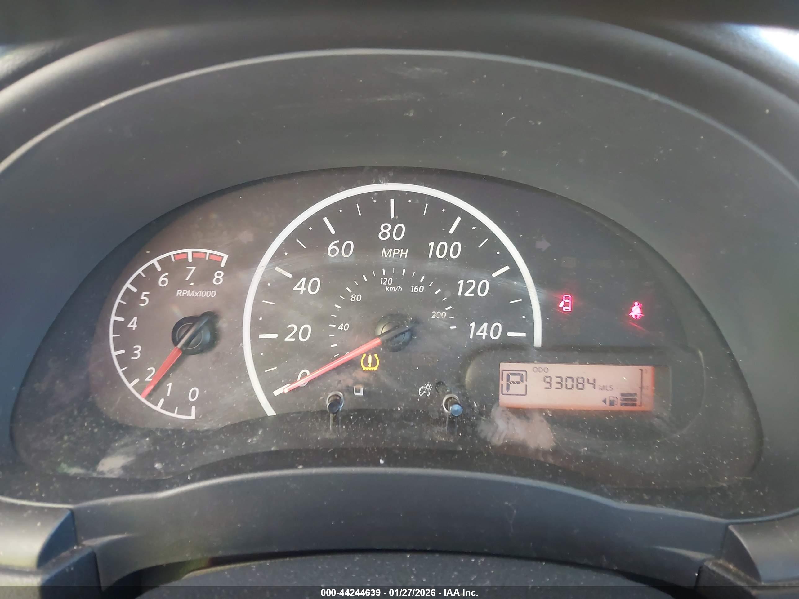 NISSAN VERSA image 7