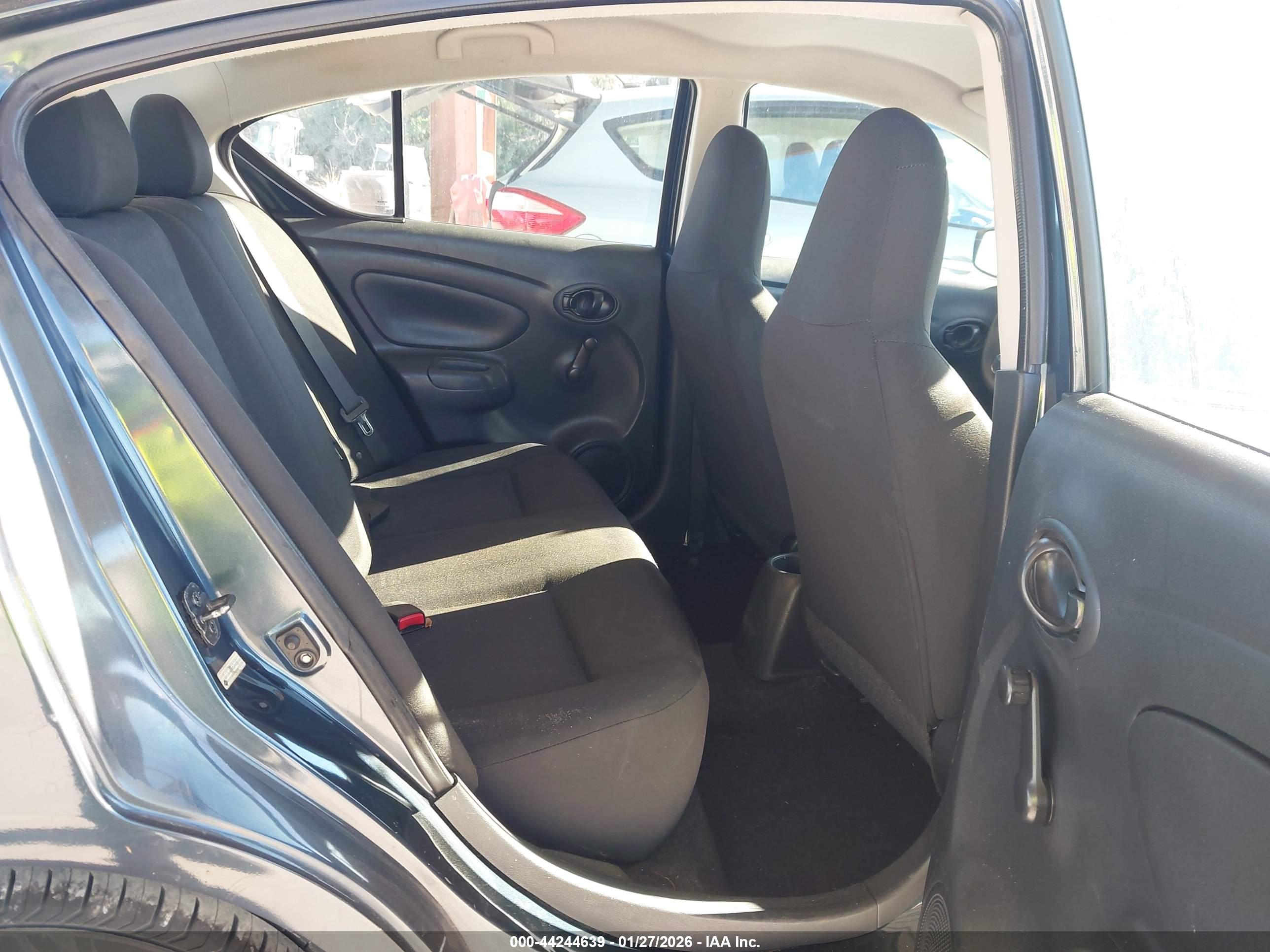 NISSAN VERSA image 8