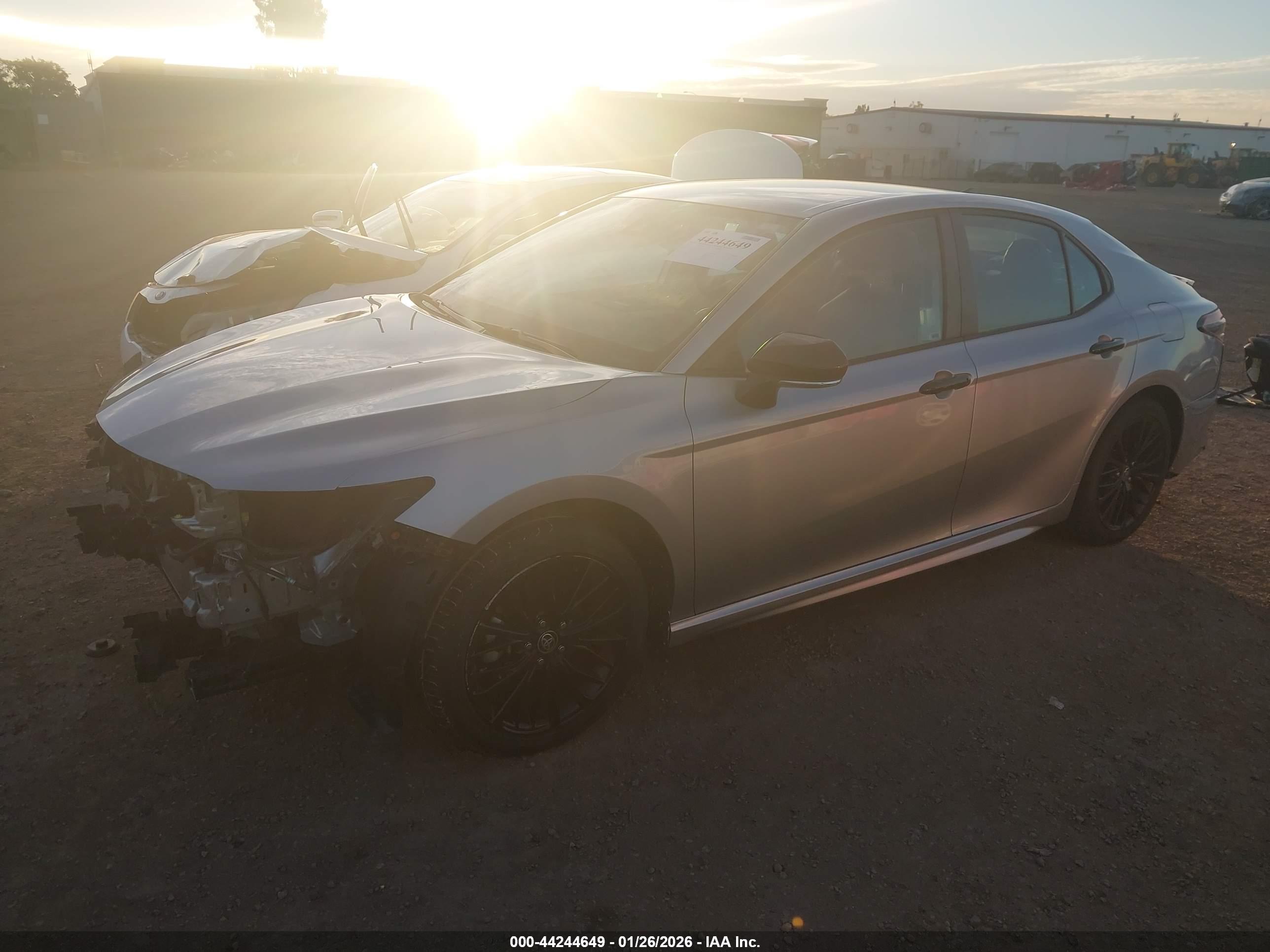 TOYOTA CAMRY image 2