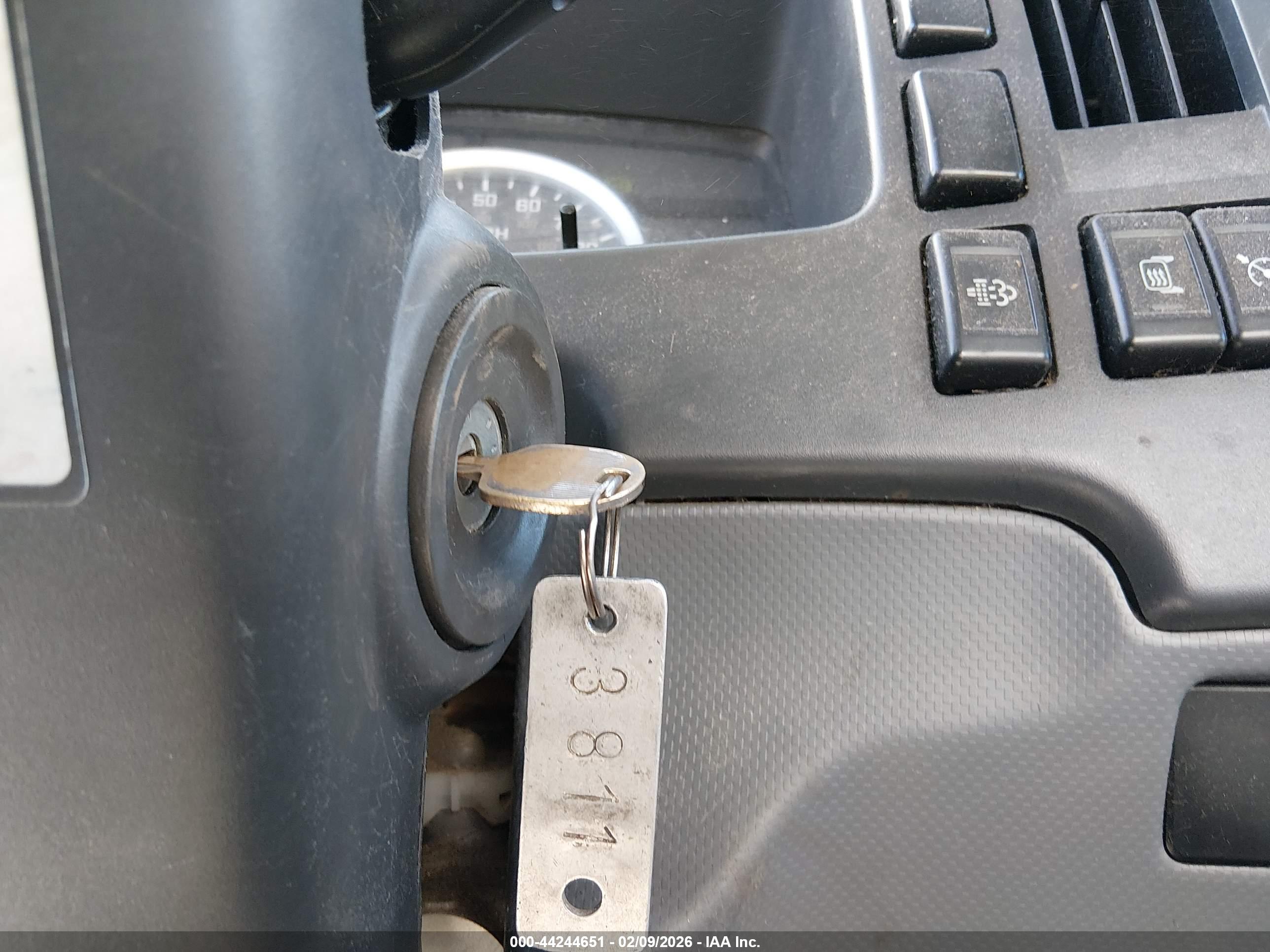 ISUZU NPR image 11