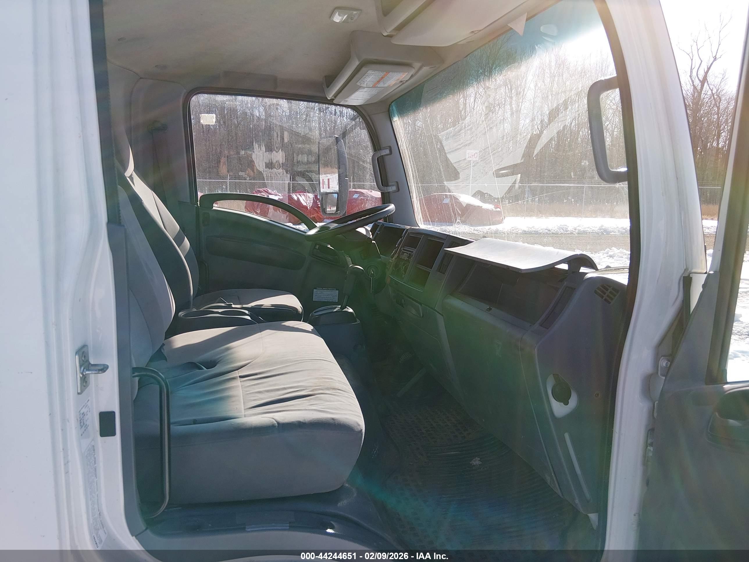 ISUZU NPR image 5