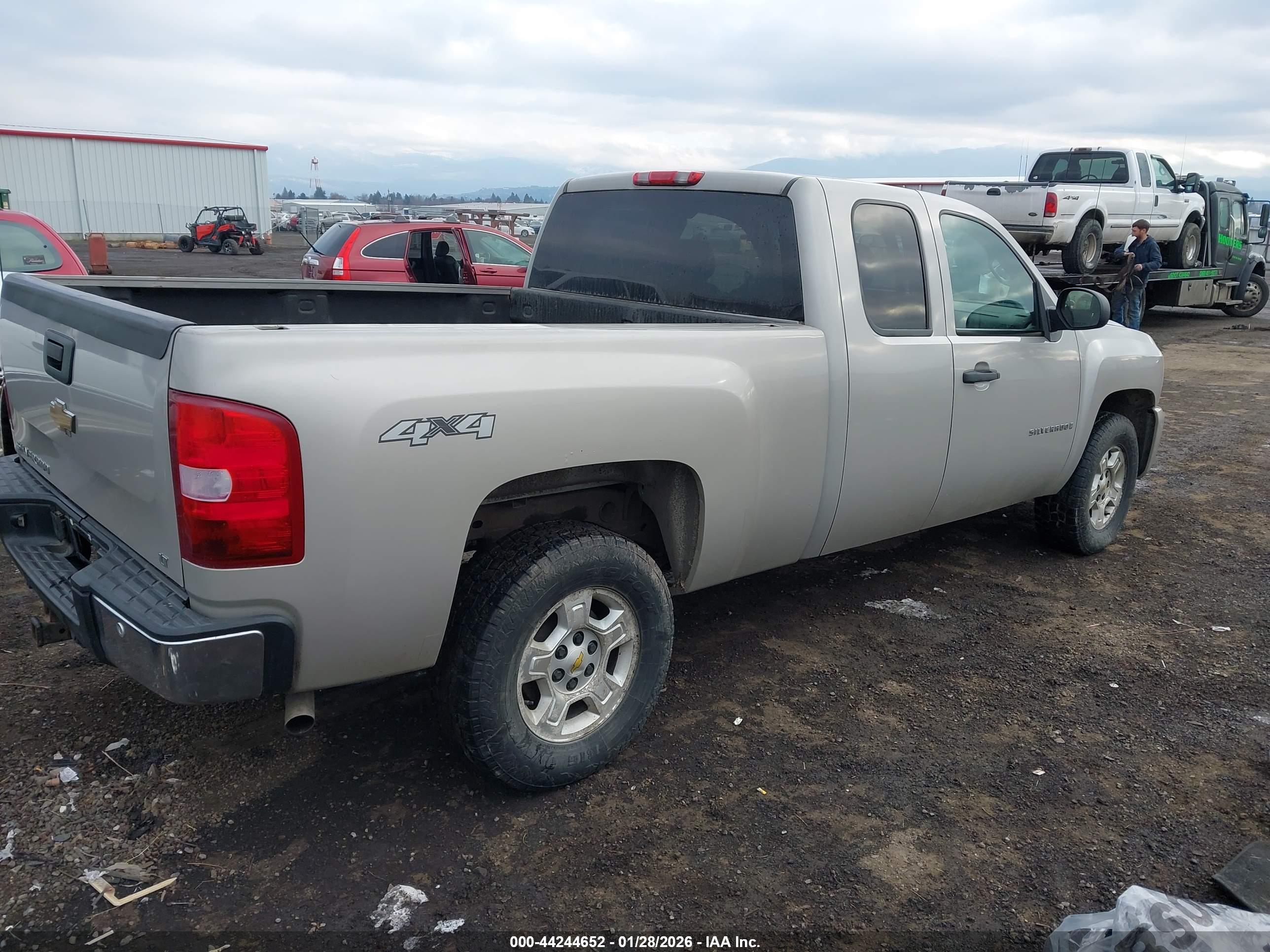 CHEVROLET SILVERADO image 4