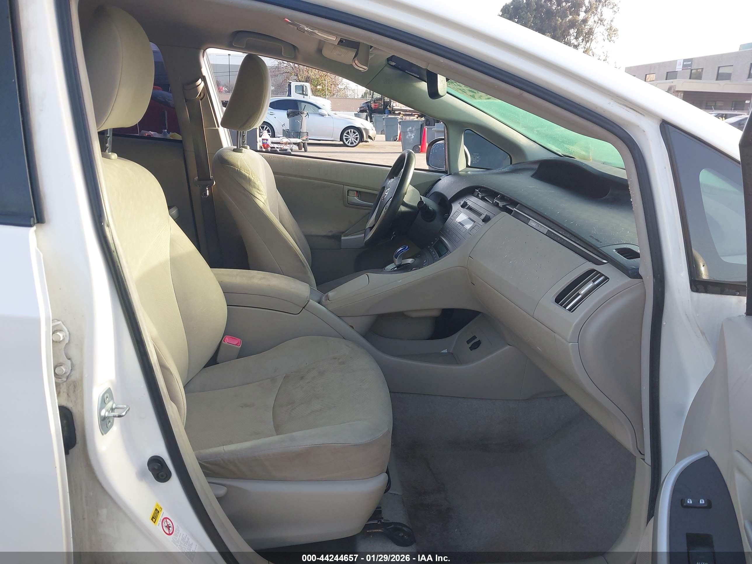 TOYOTA PRIUS image 5