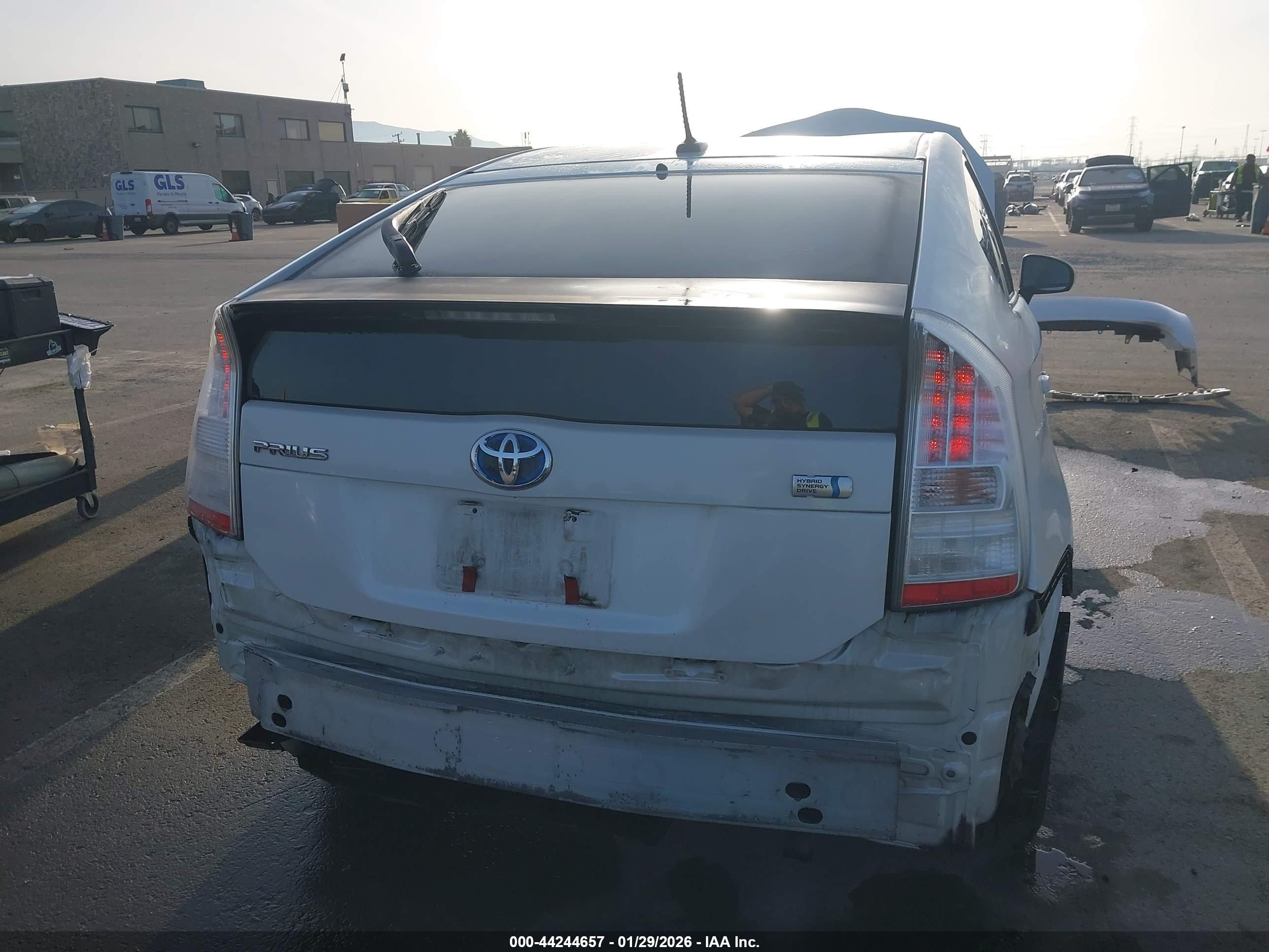 TOYOTA PRIUS image 6
