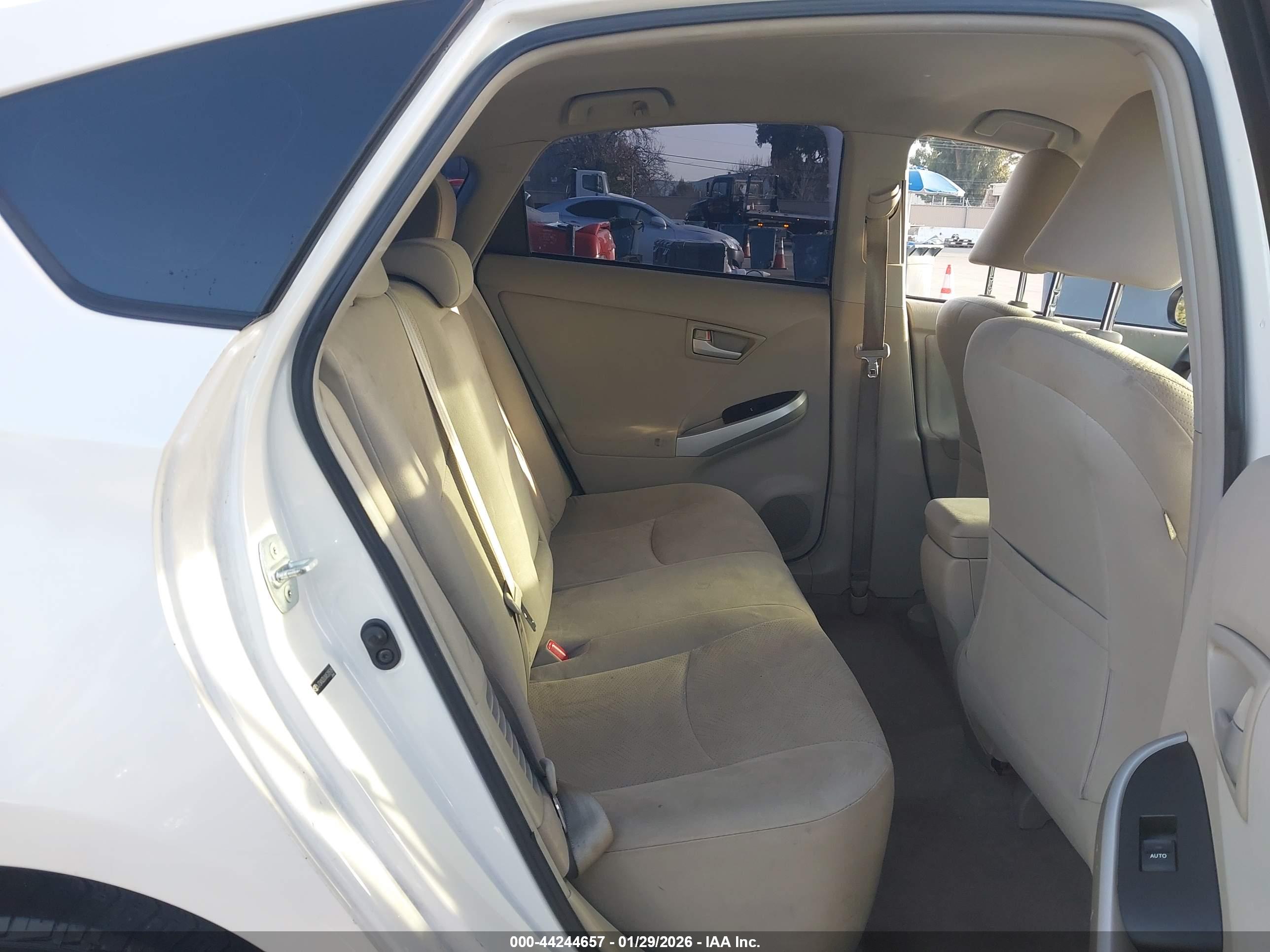 TOYOTA PRIUS image 8