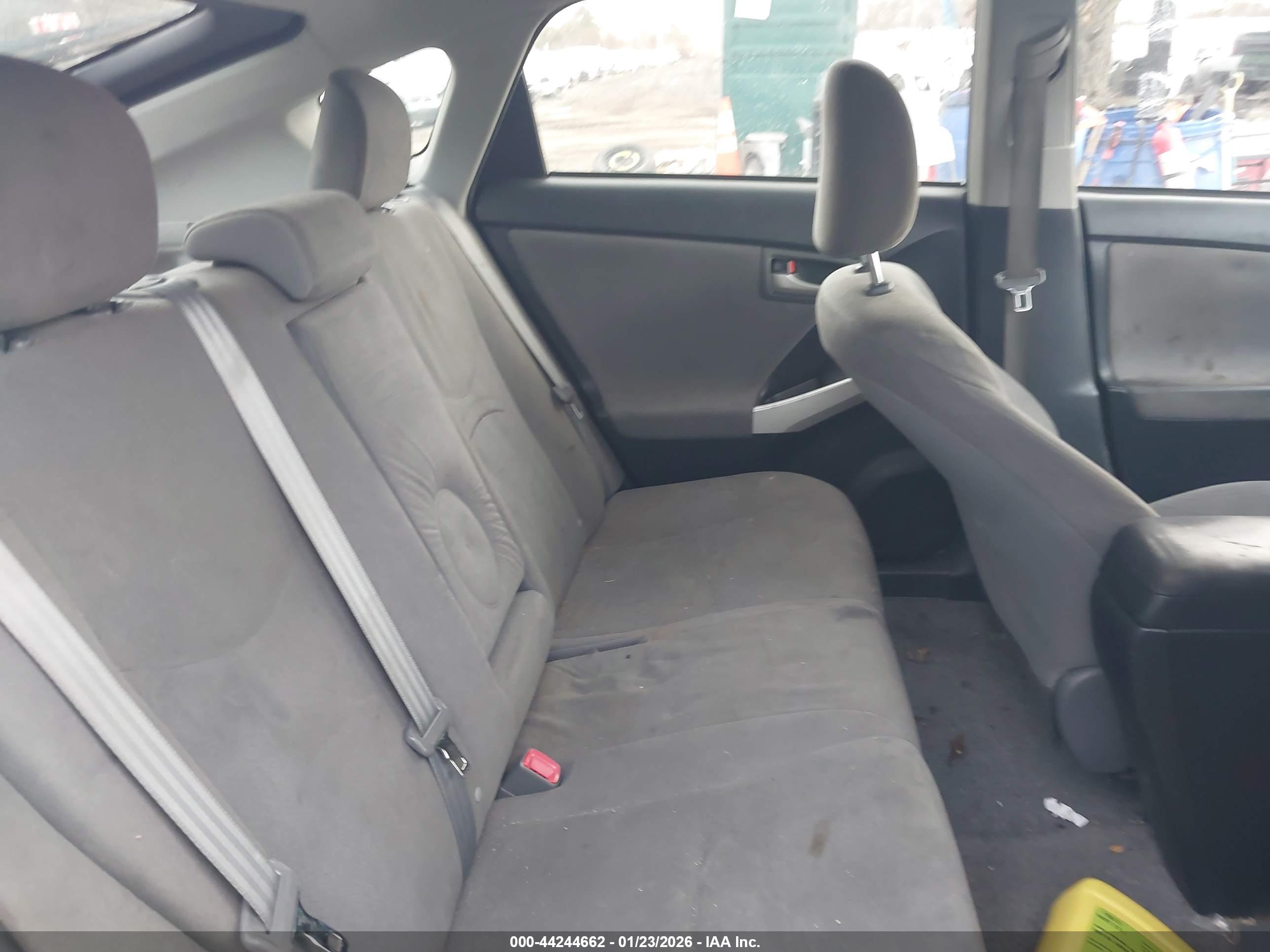 TOYOTA PRIUS image 8