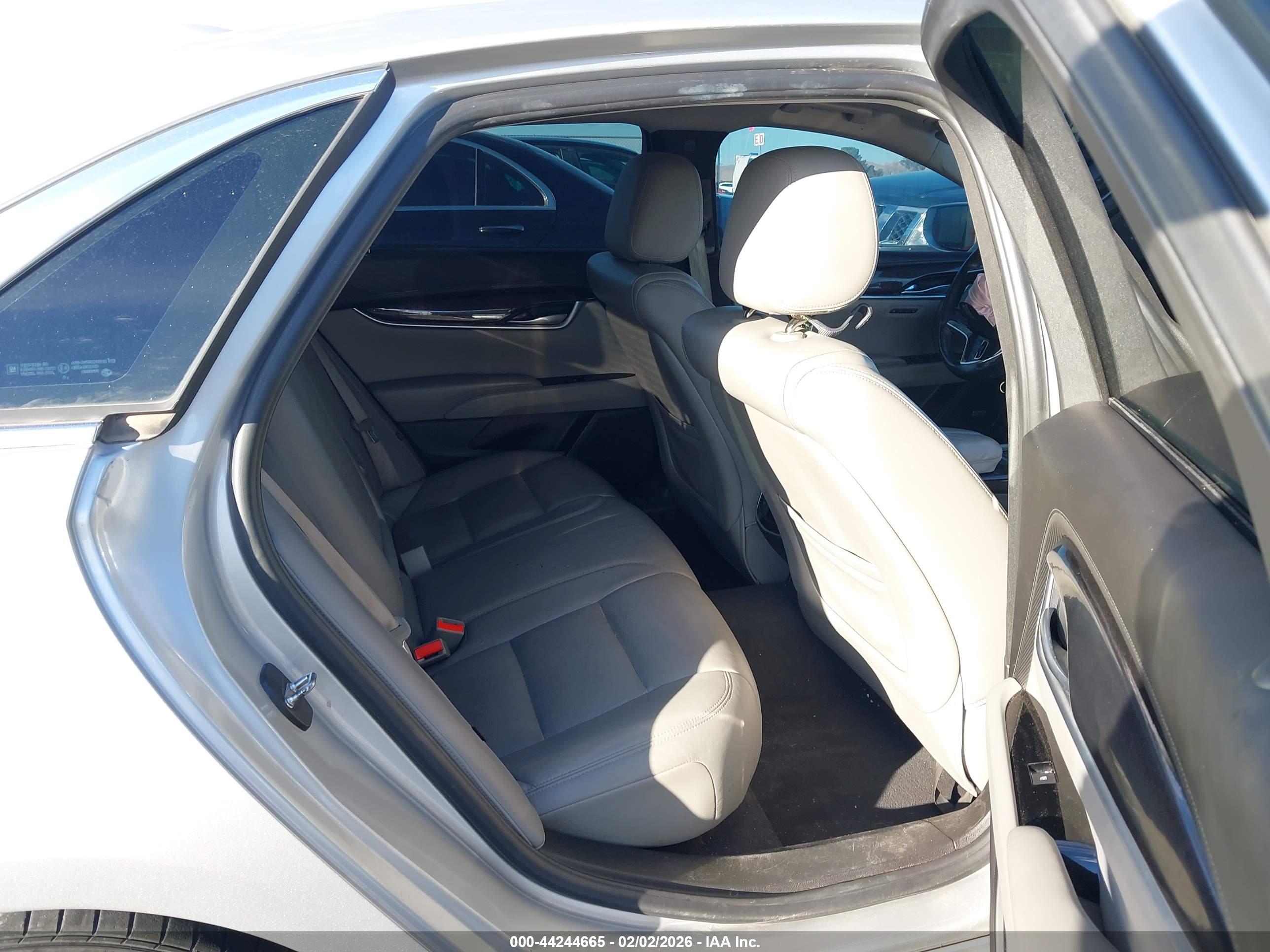 CADILLAC XTS image 8
