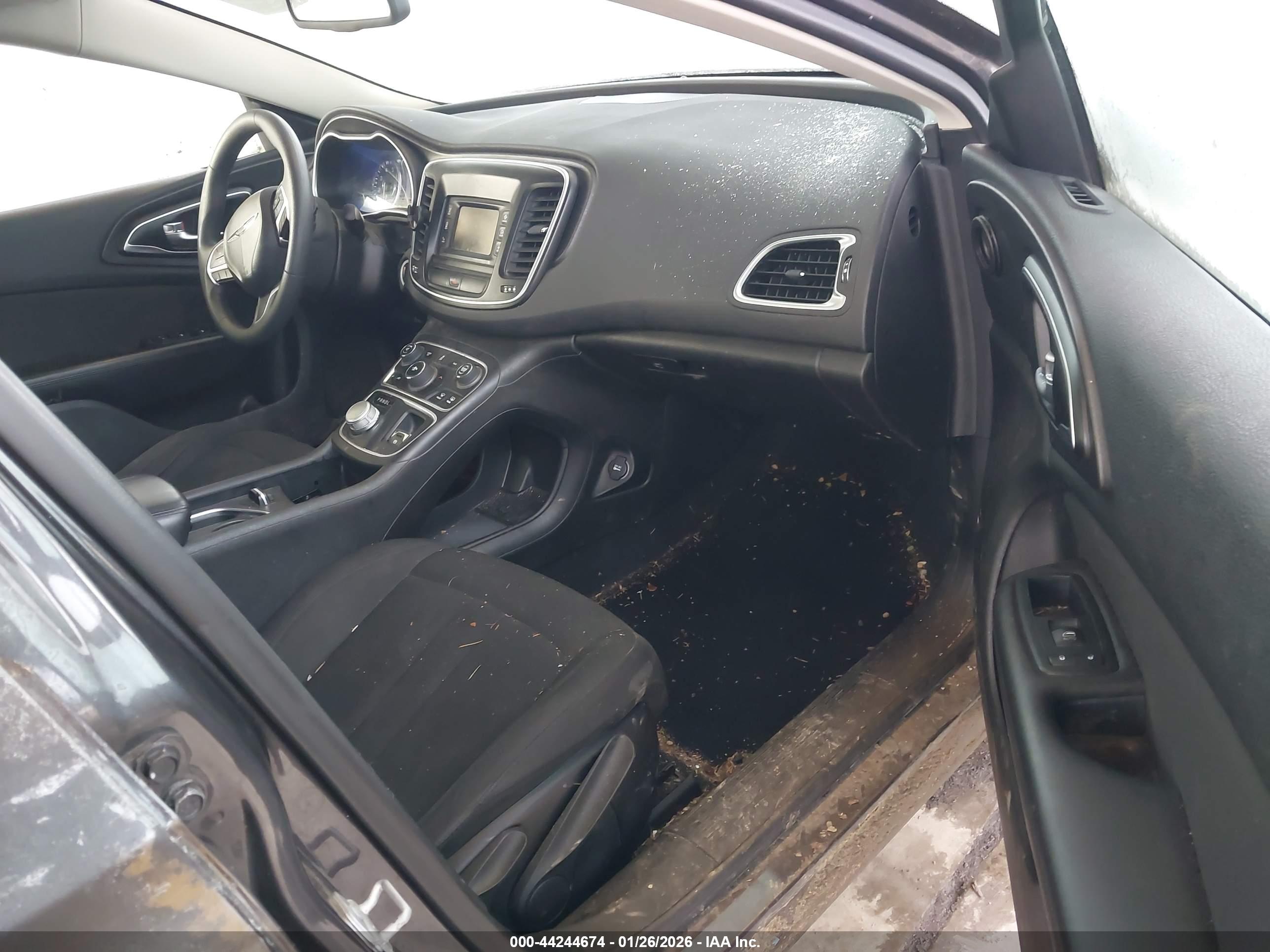 CHRYSLER 200 image 5