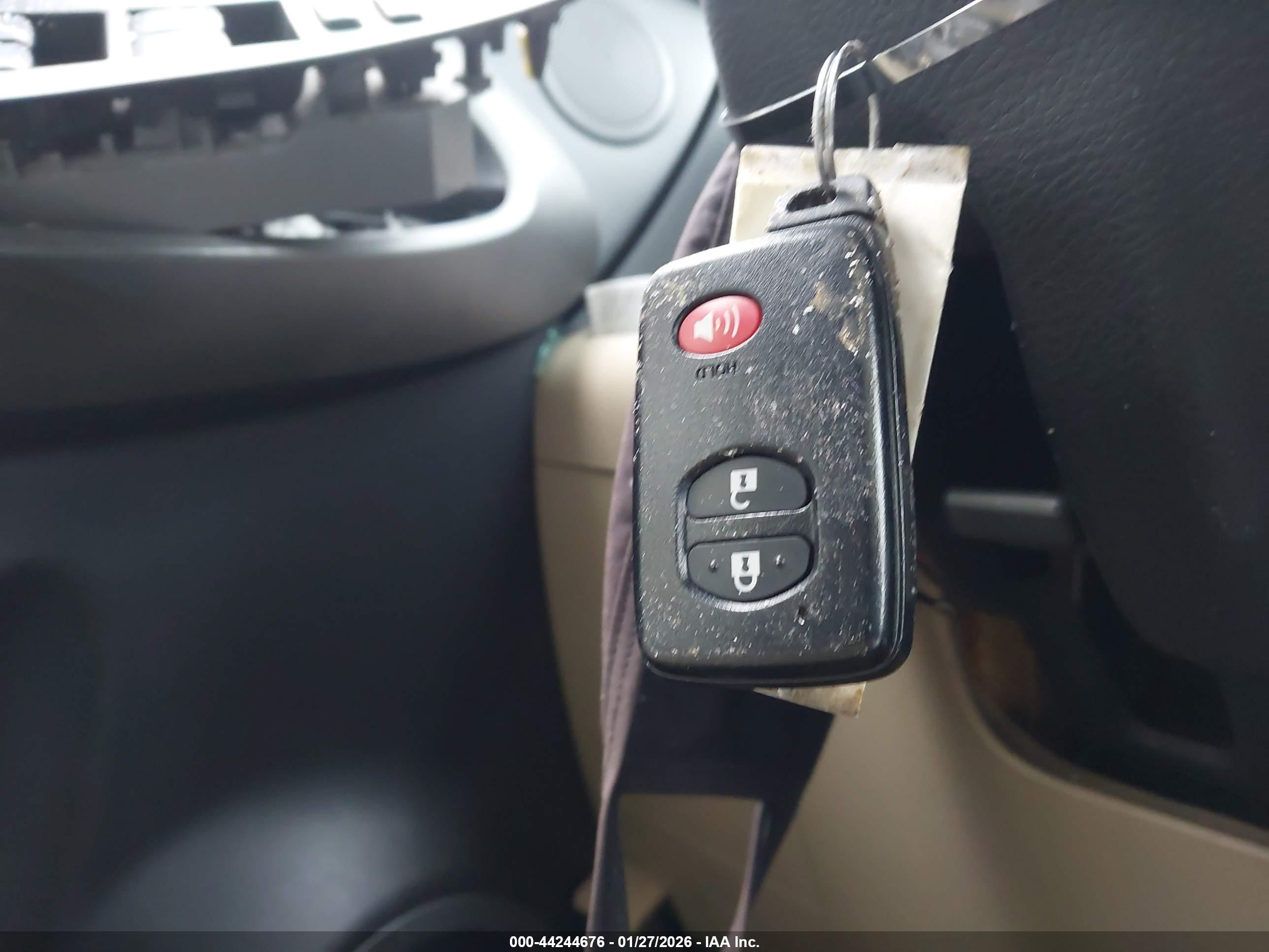 TOYOTA RAV4 image 11