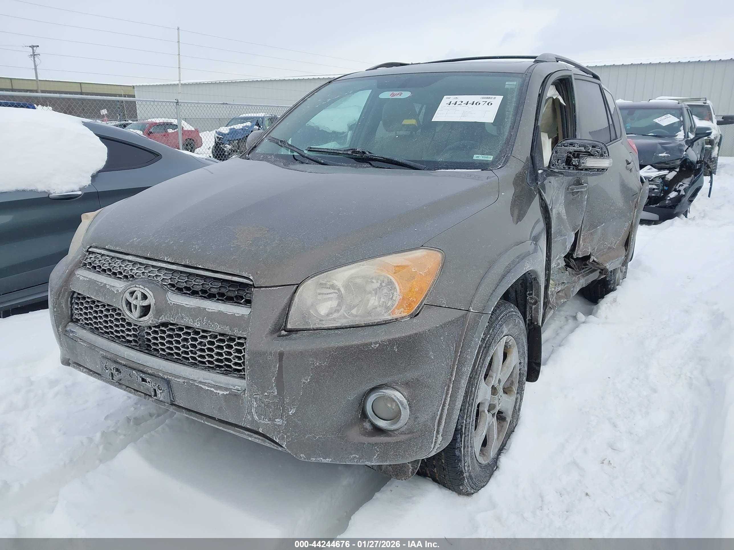TOYOTA RAV4 image 2