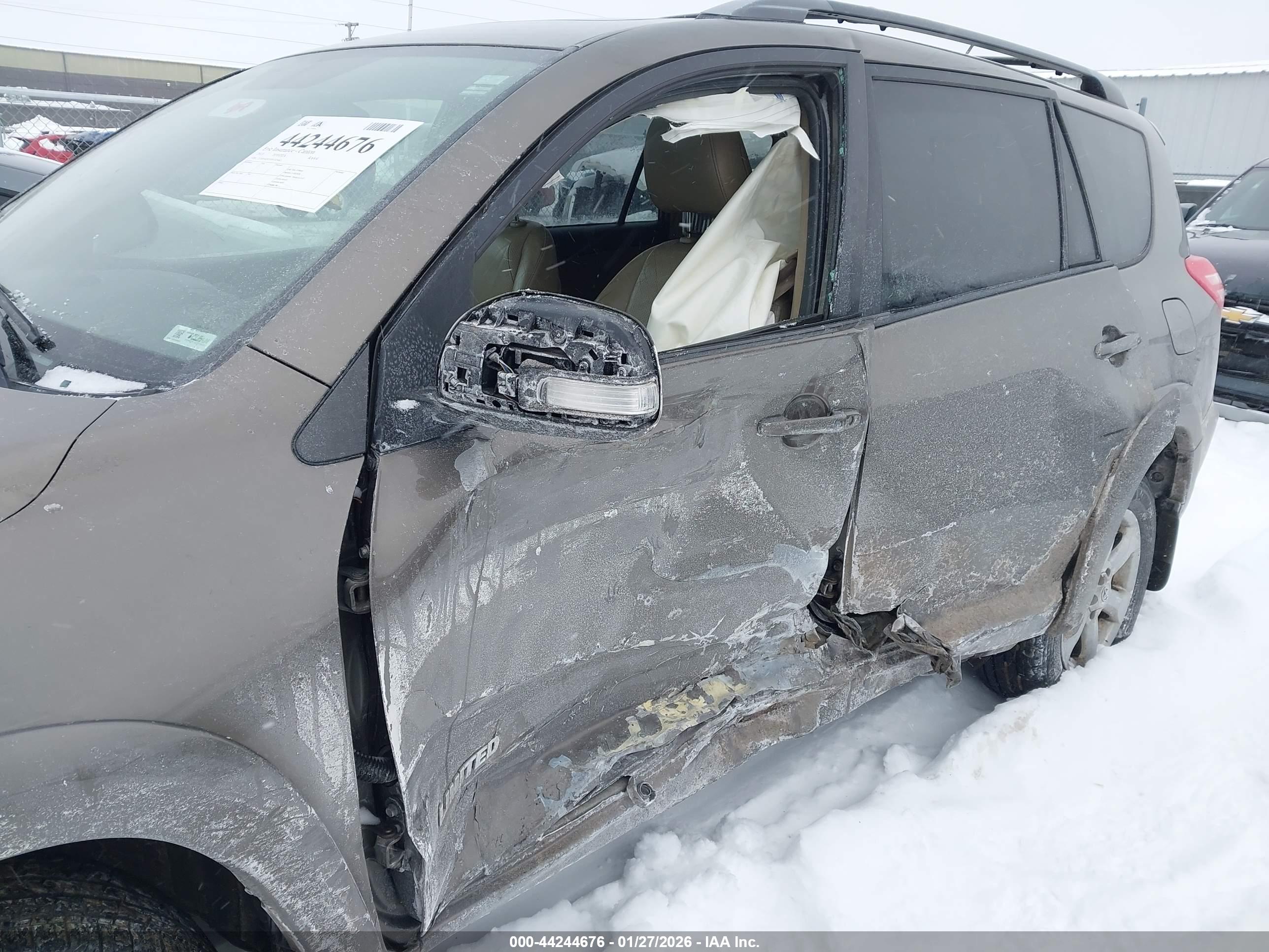TOYOTA RAV4 image 6