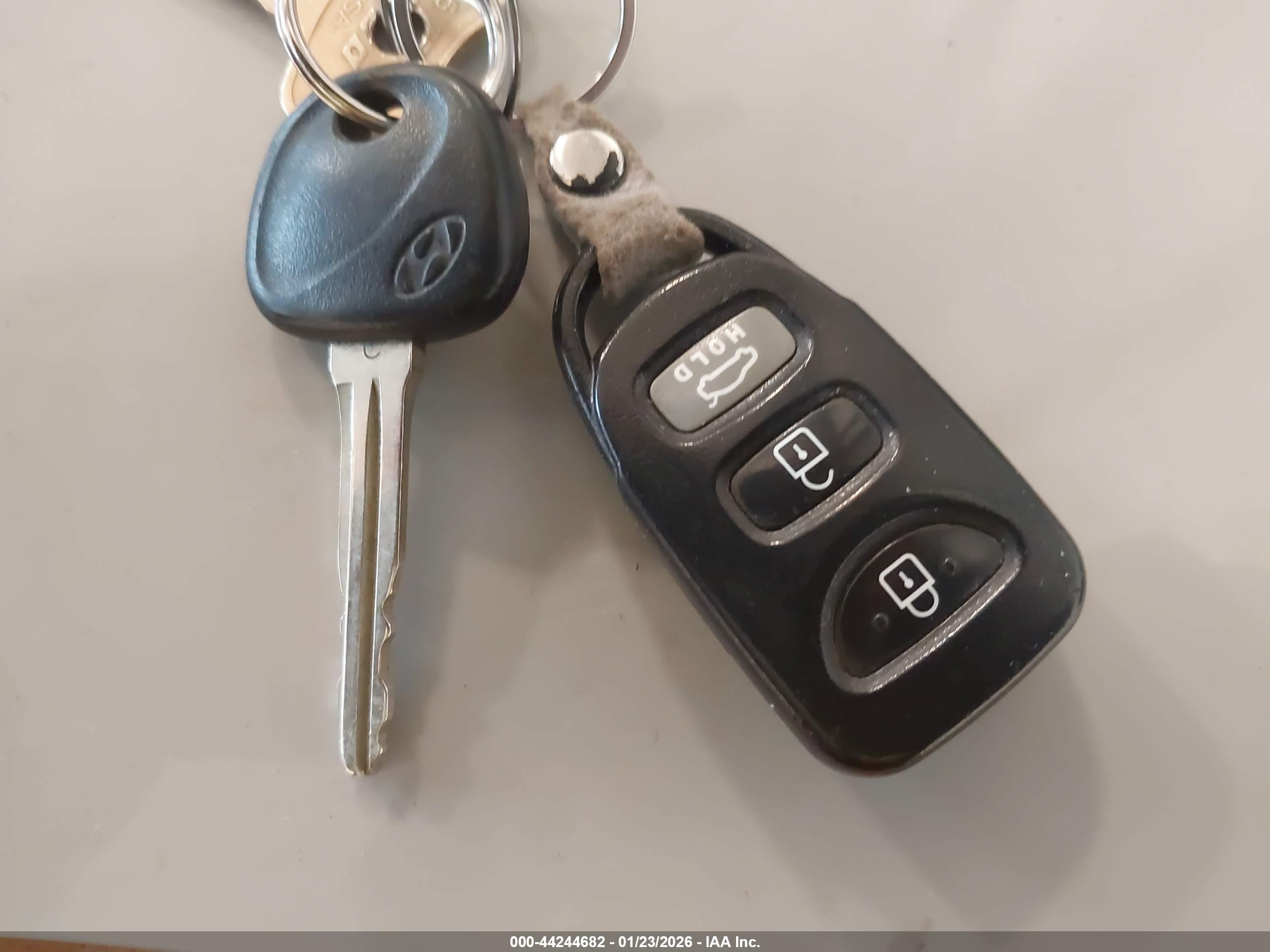 HYUNDAI ELANTRA image 11