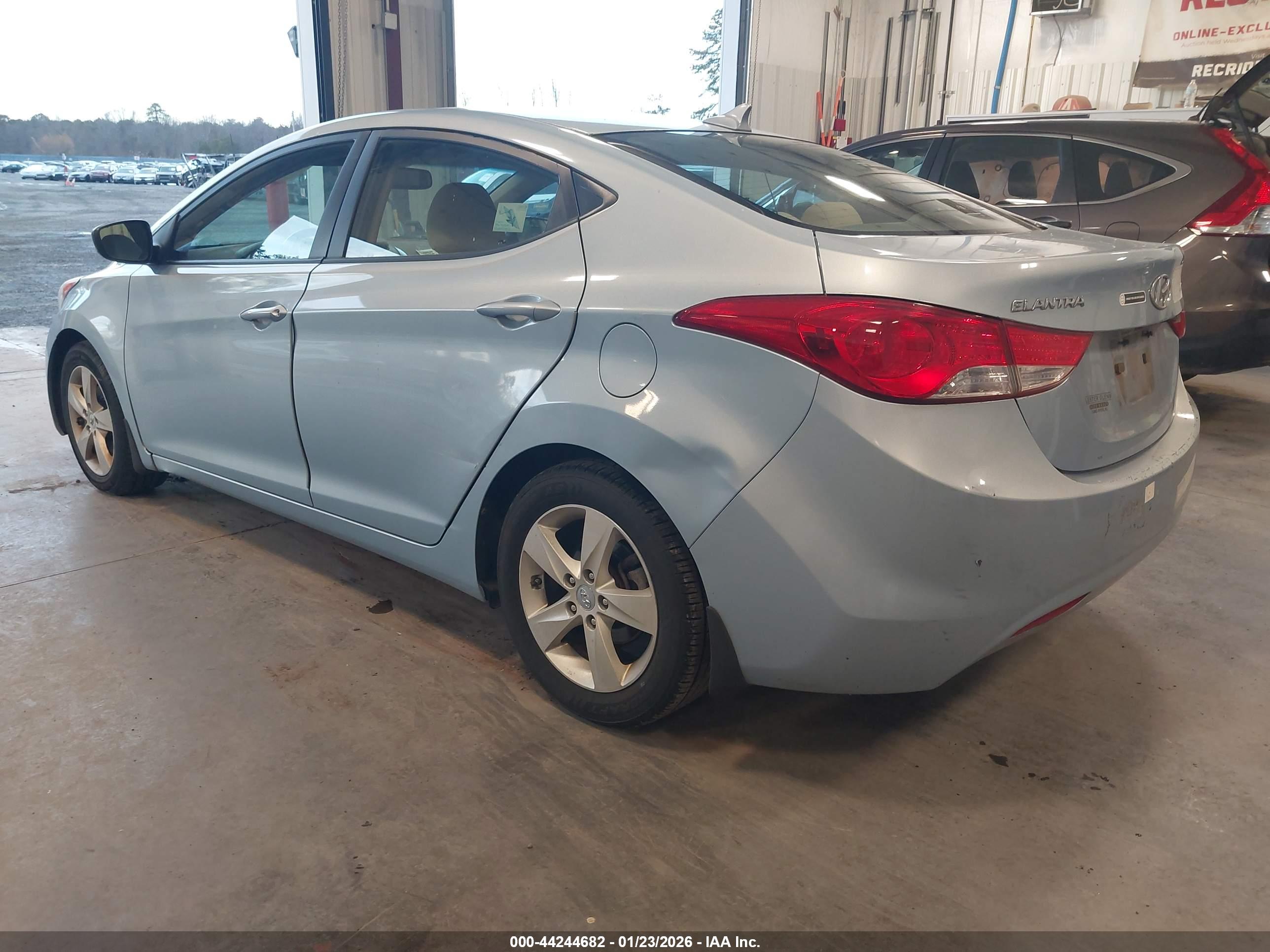 HYUNDAI ELANTRA image 3