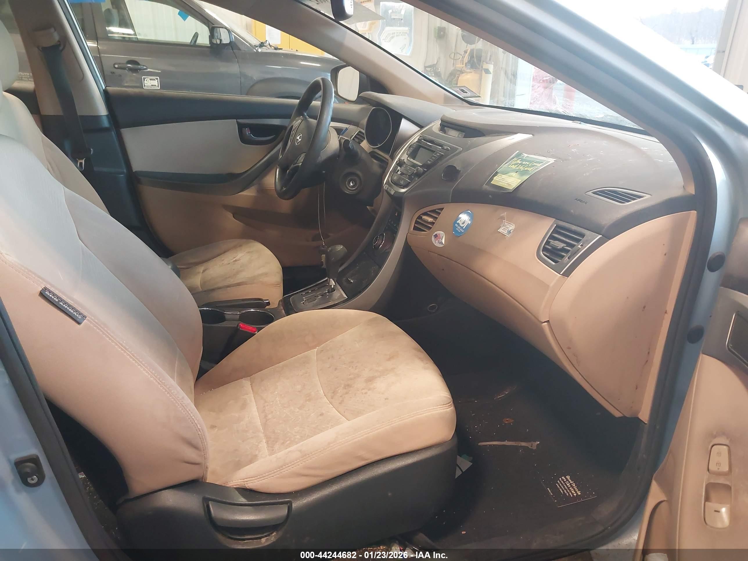 HYUNDAI ELANTRA image 5