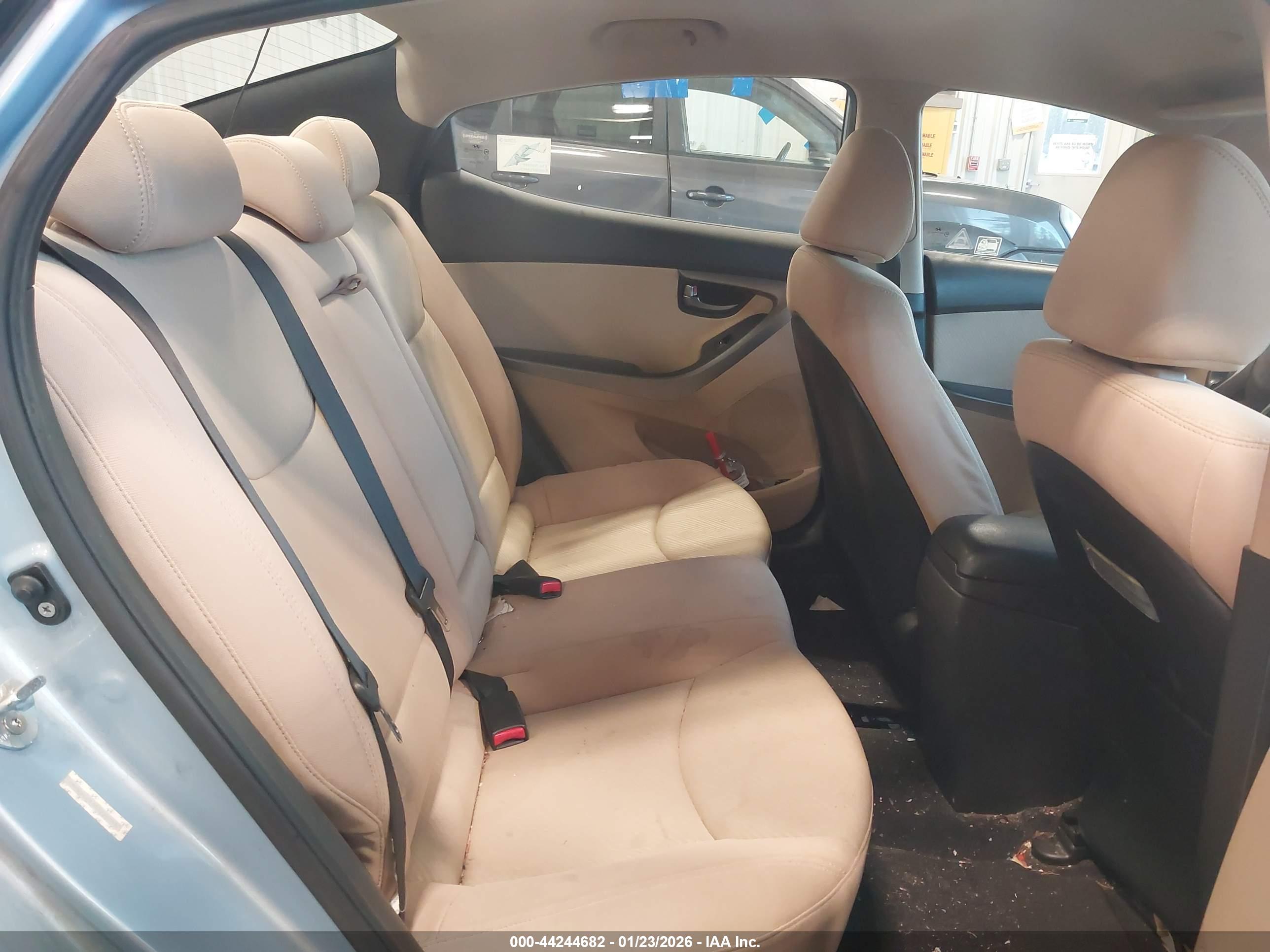 HYUNDAI ELANTRA image 8