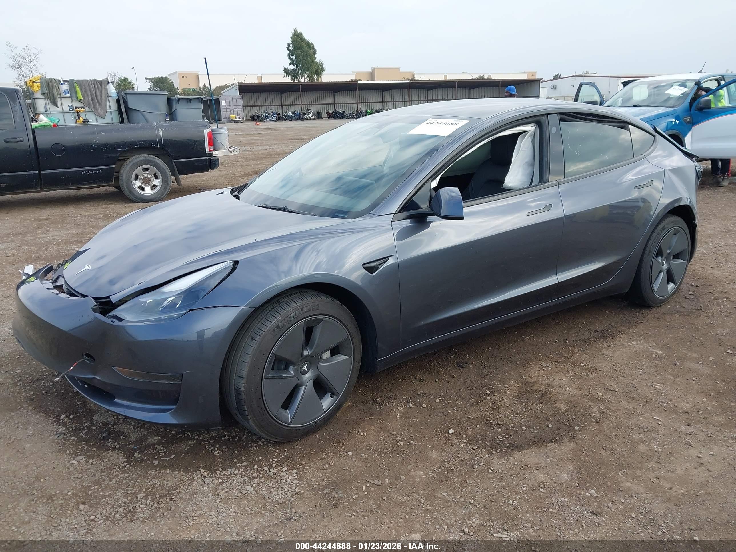 TESLA MODEL image 2