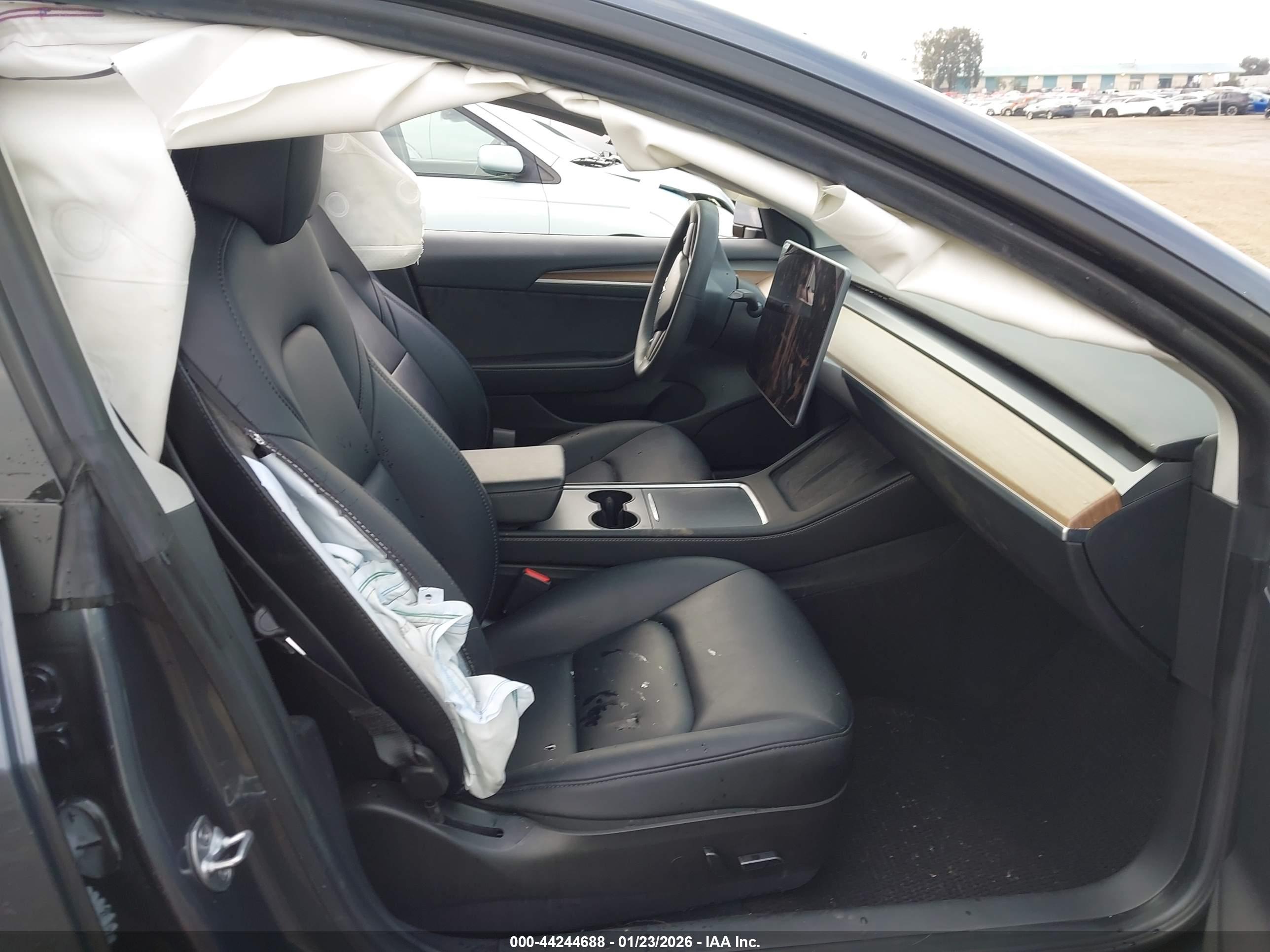 TESLA MODEL image 5