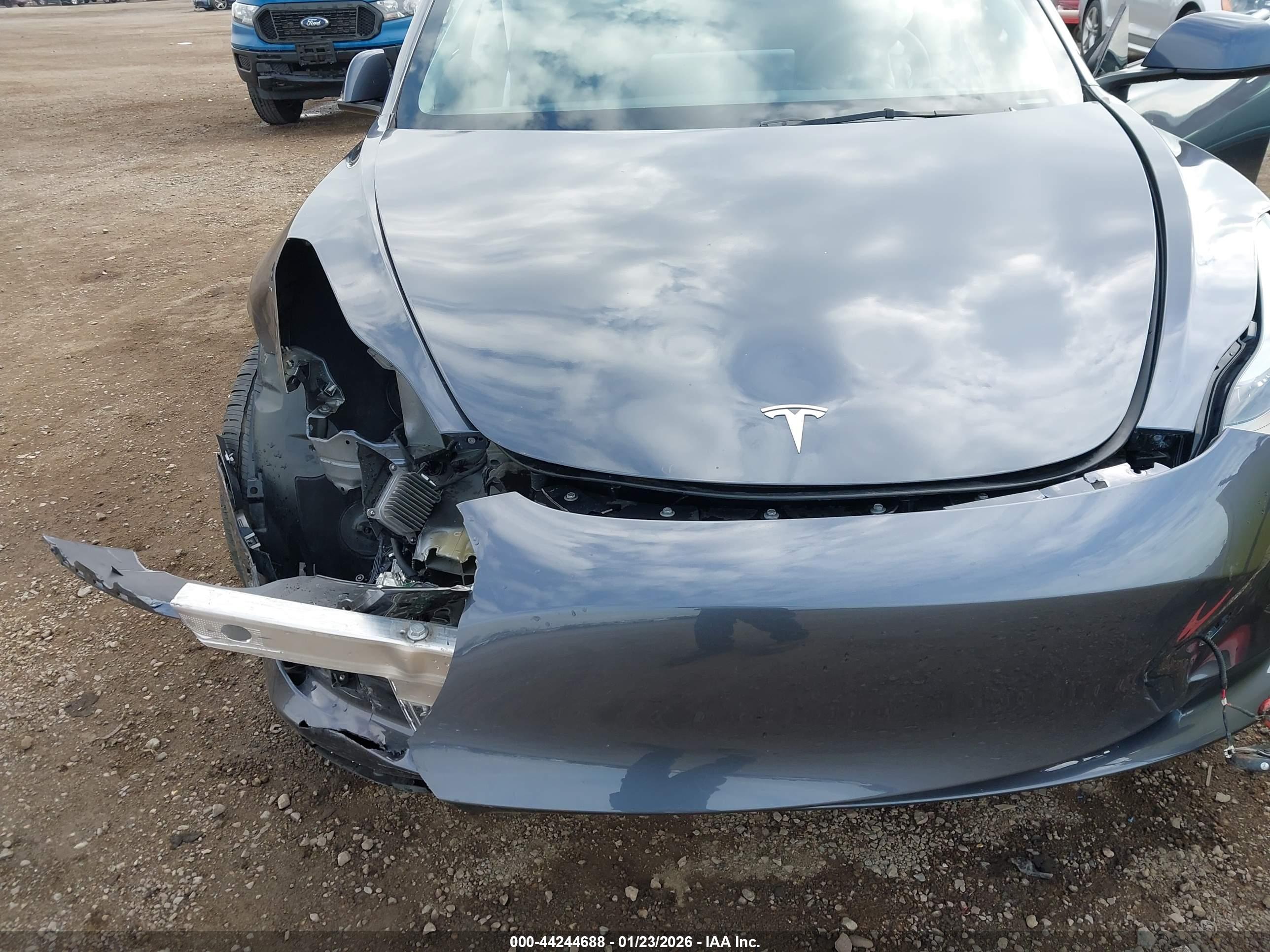 TESLA MODEL image 6