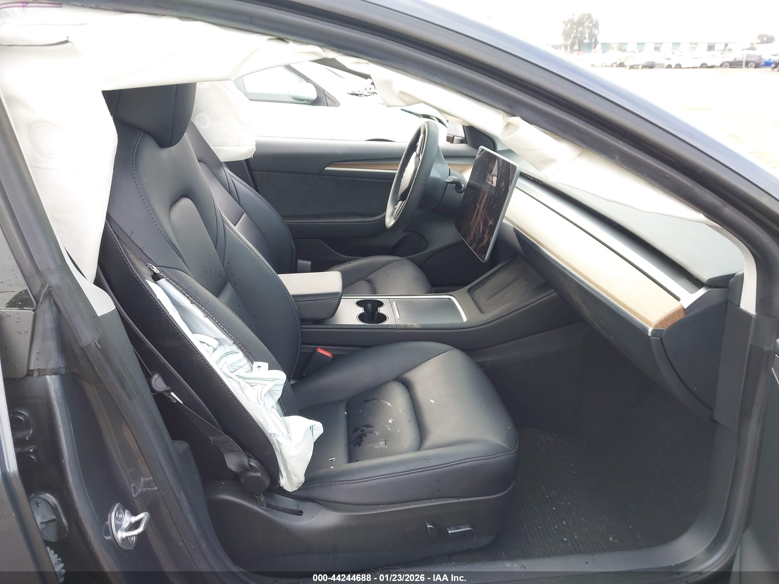 TESLA MODEL image 8