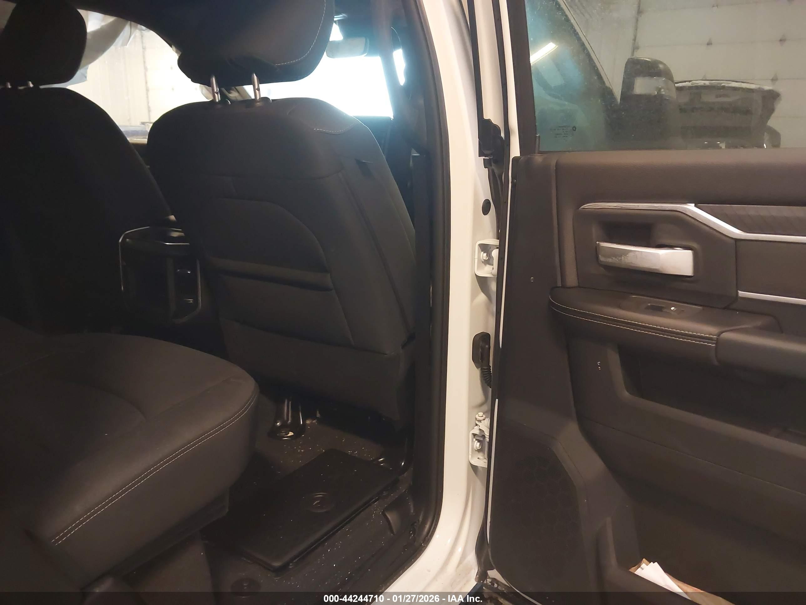 RAM 2500 image 8