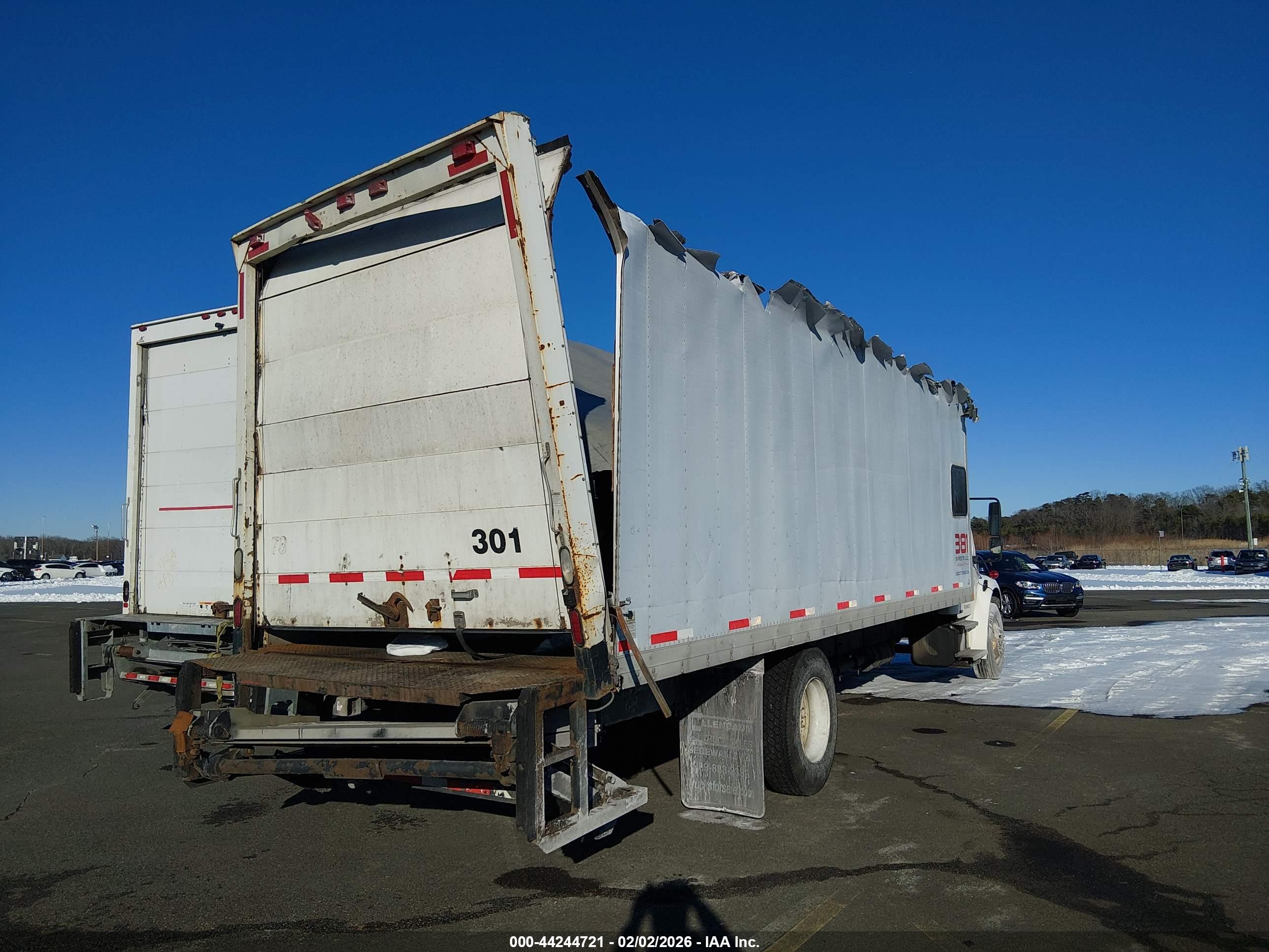 FREIGHTLINER M2 image 4