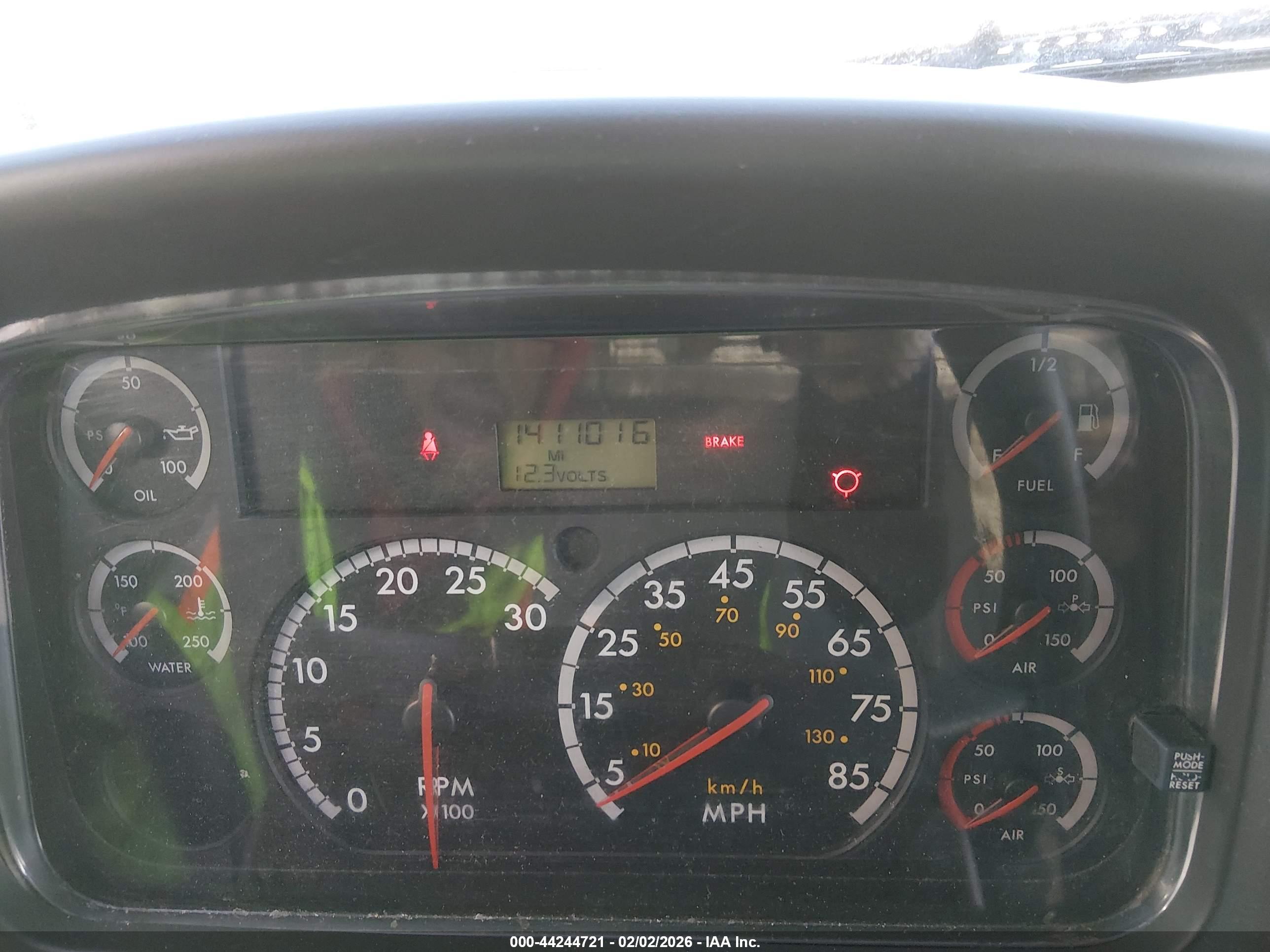 FREIGHTLINER M2 image 6