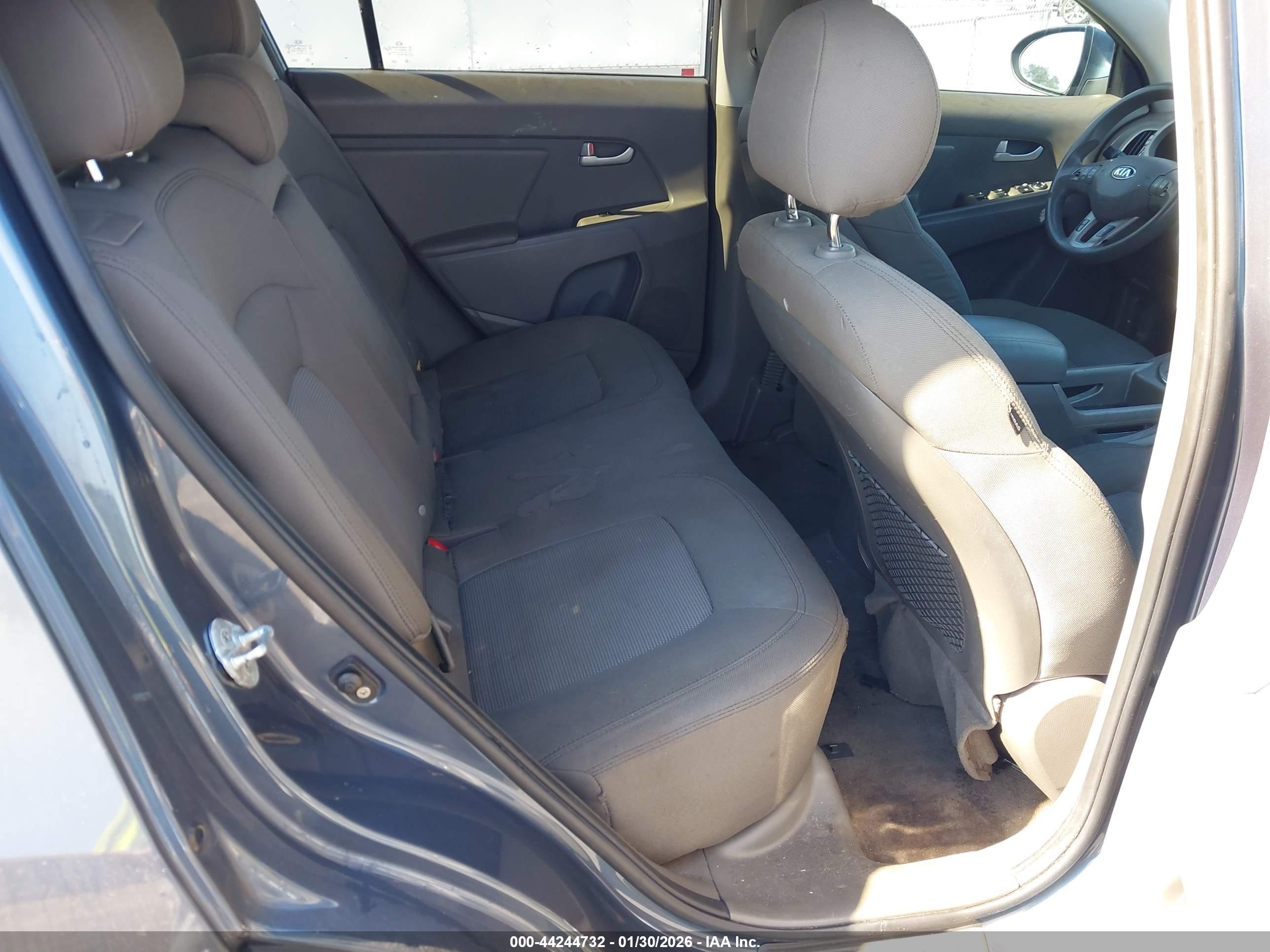 KIA SPORTAGE image 8