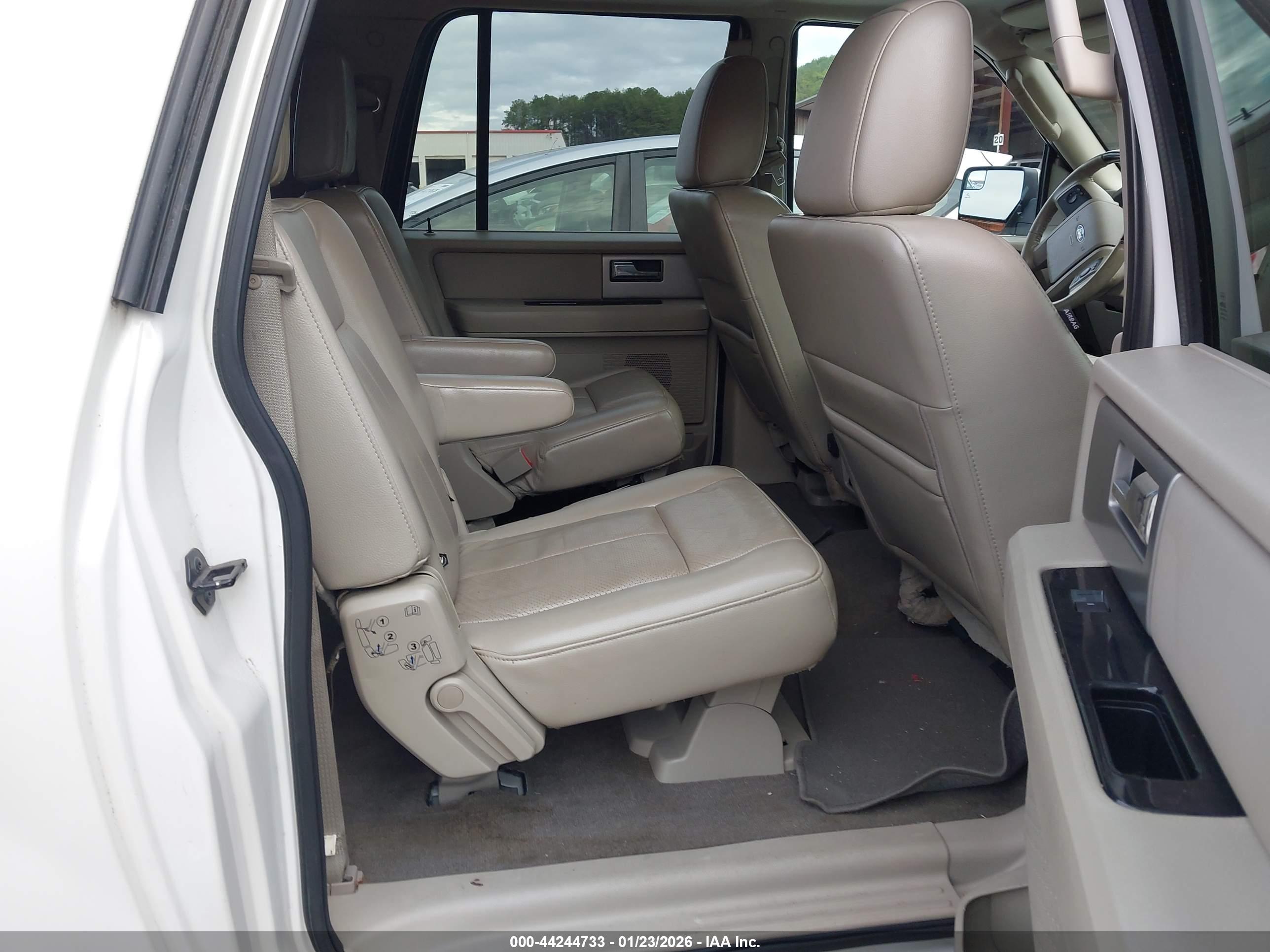 FORD EXPEDITION image 8