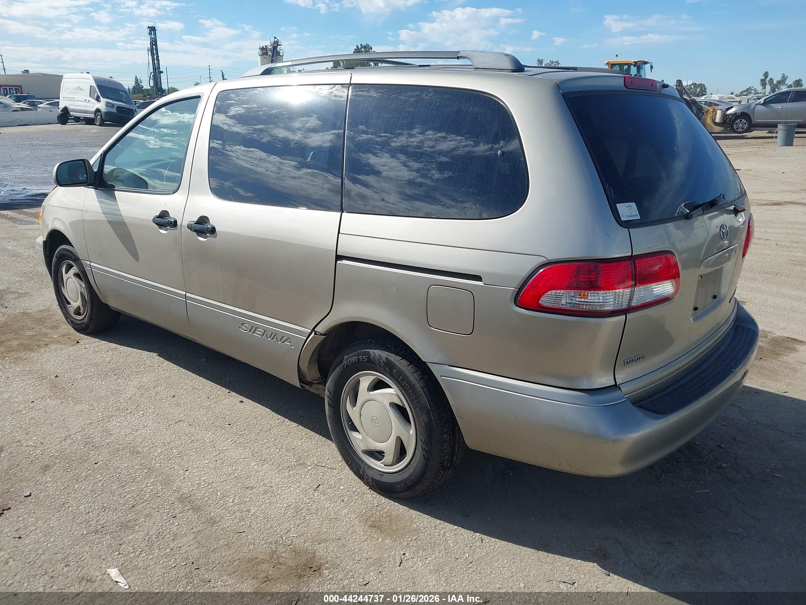 TOYOTA SIENNA image 3