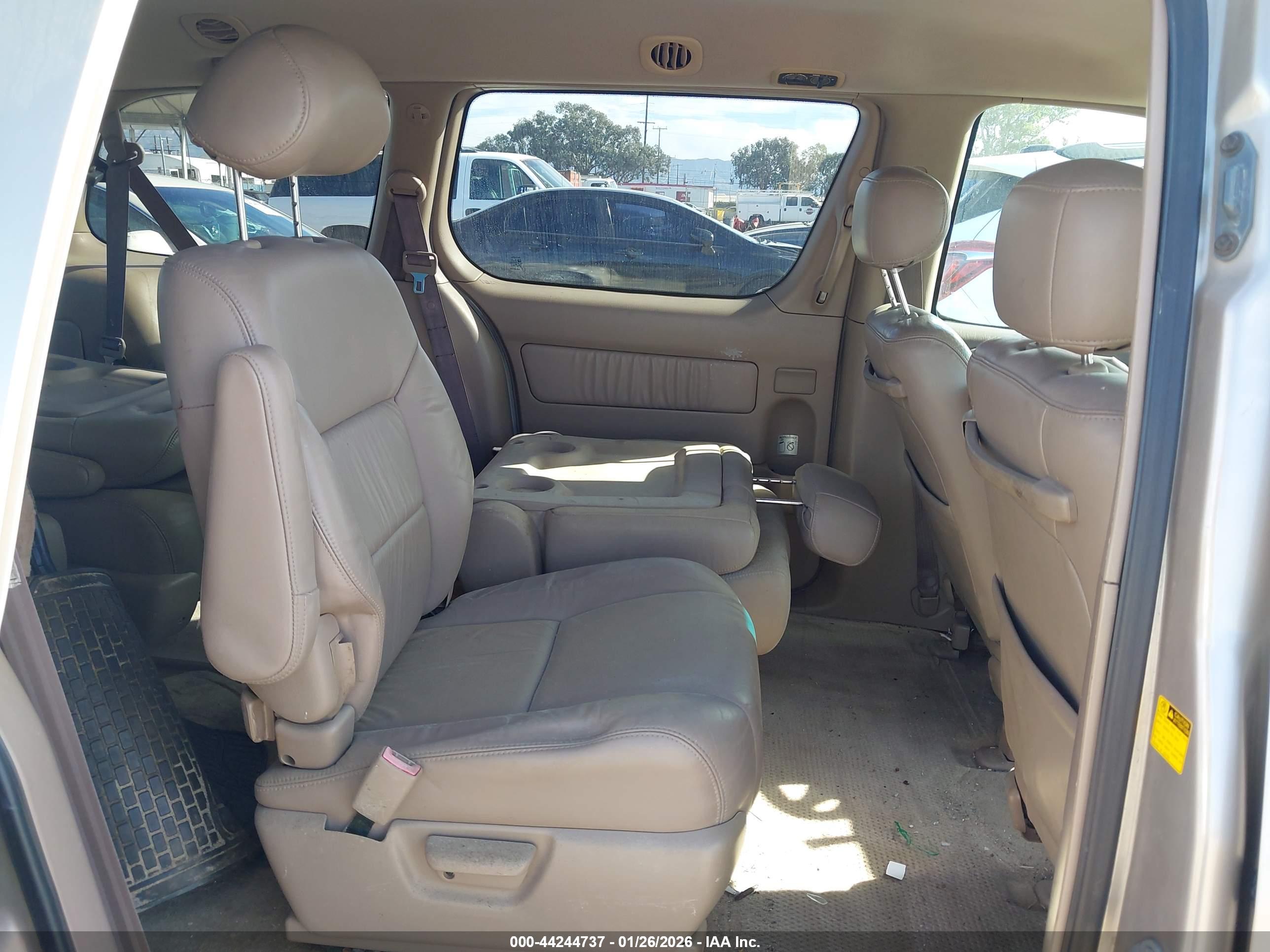 TOYOTA SIENNA image 8