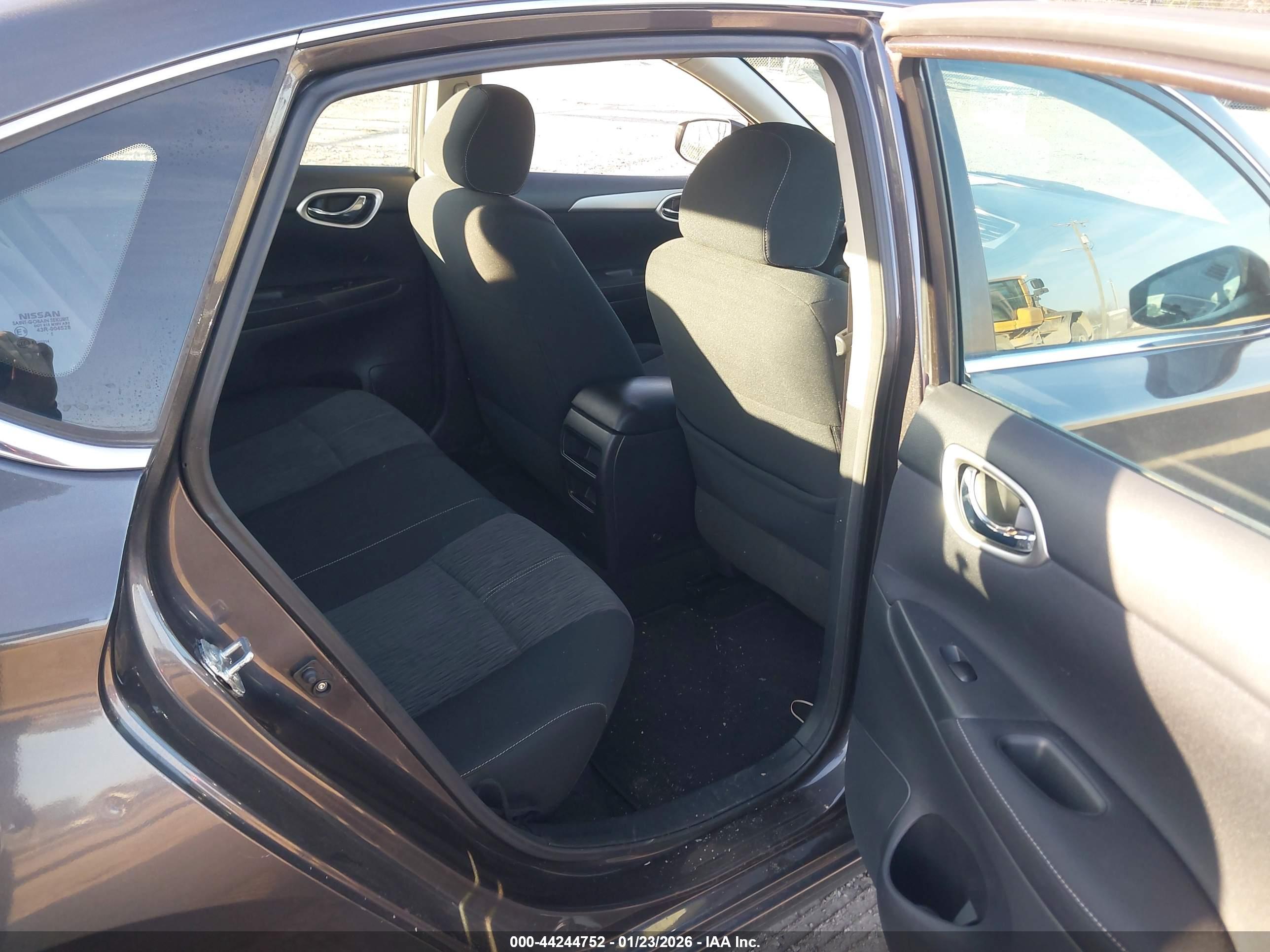 NISSAN SENTRA image 8